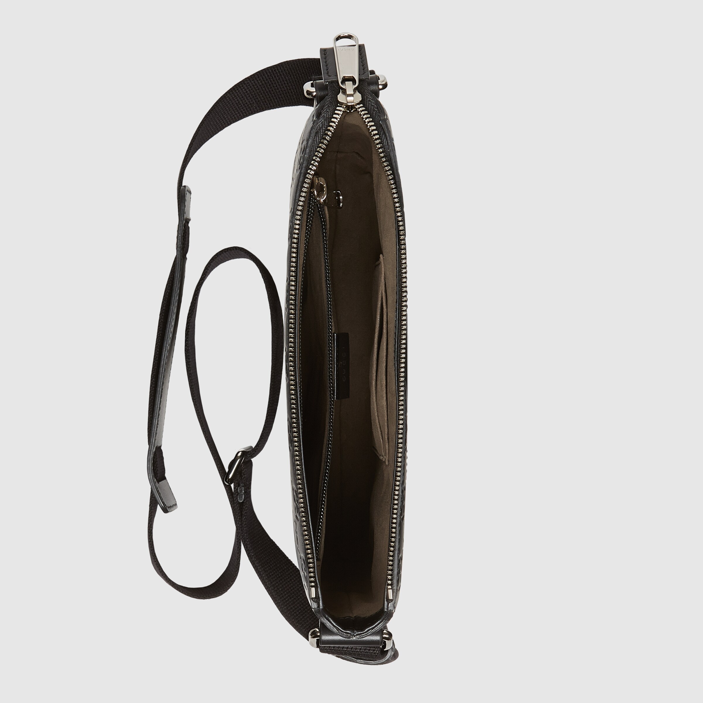 406410_CWCBN_1000_007_050_0000_Light-Gucci-Signature-messenger.jpg