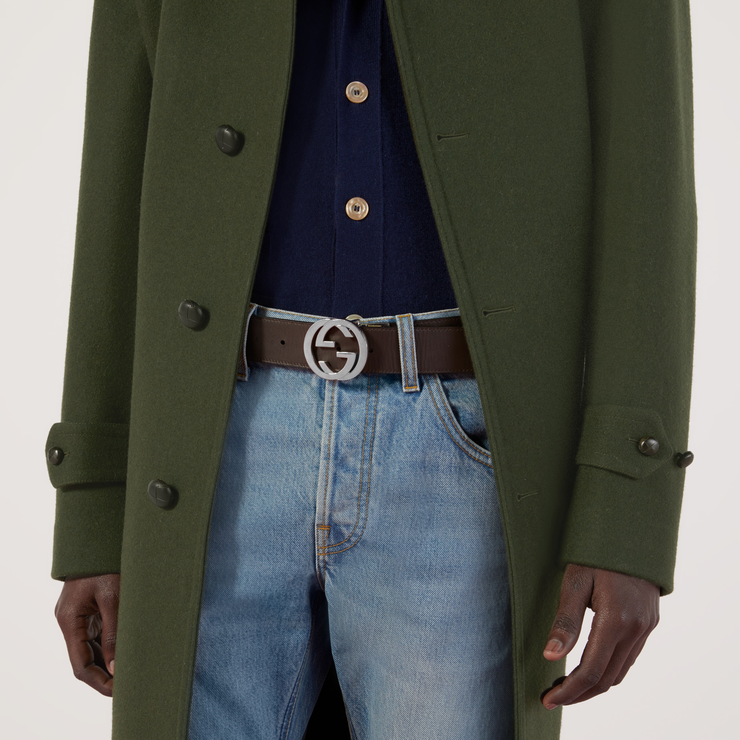 473030_CWCWN_1070_004_100_0000_Light-Reversible-Gucci-Signature-belt.jpg