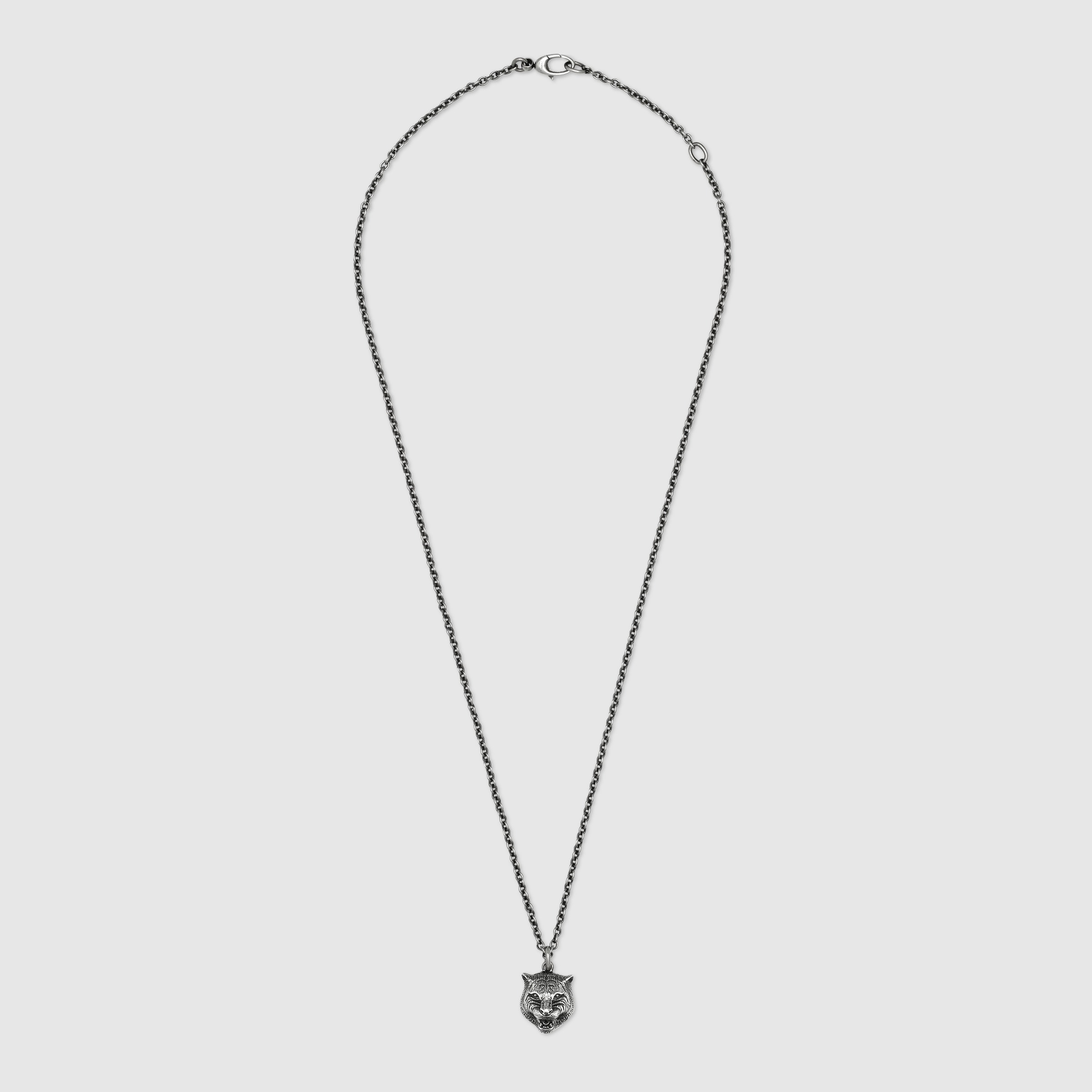 433608_J8400_0811_002_100_0000_Light-Necklace-in-silver-with-feline-head.jpg