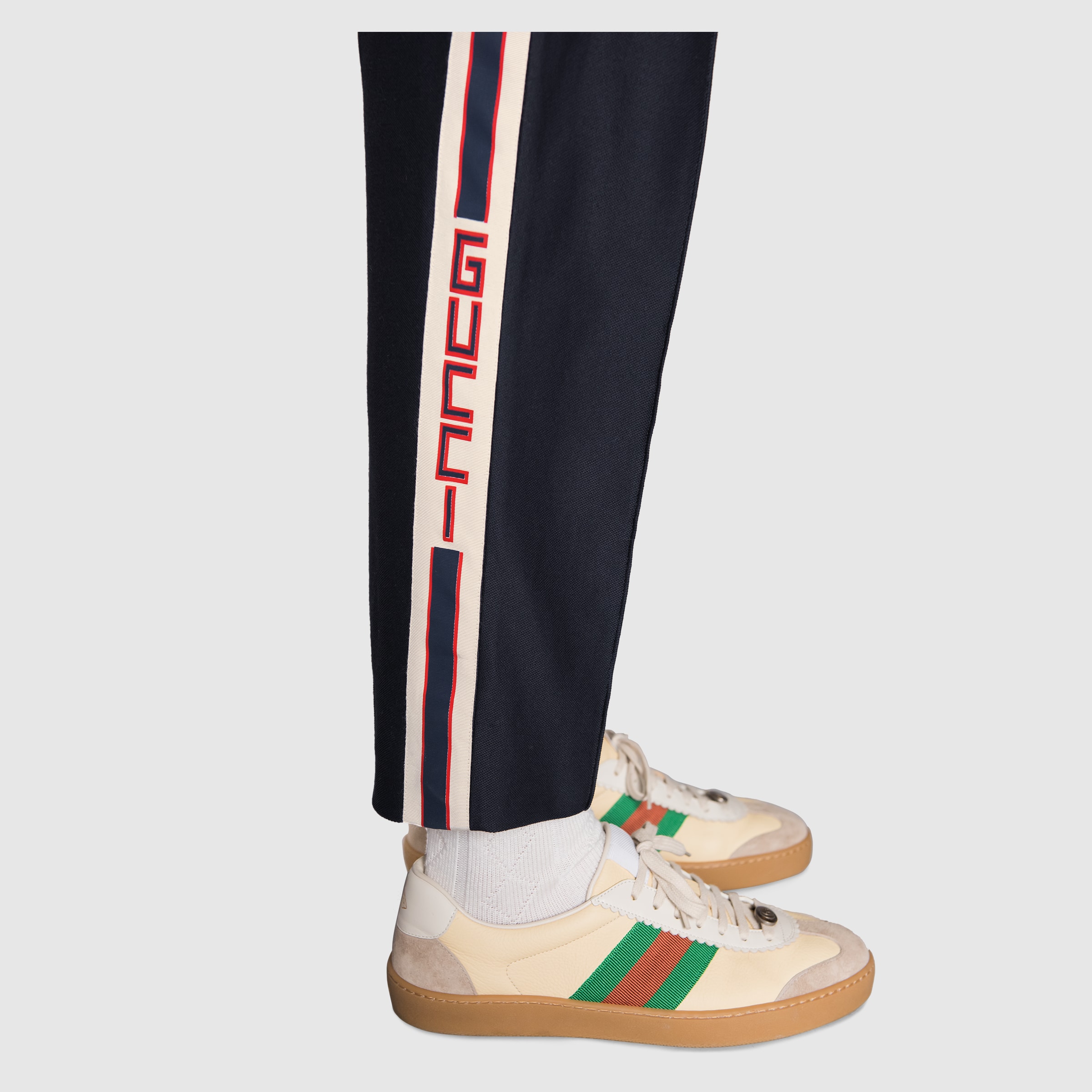 521882_Z344H_4240_010_100_0000_Light-Track-bottoms-with-Gucci-stripe.jpg