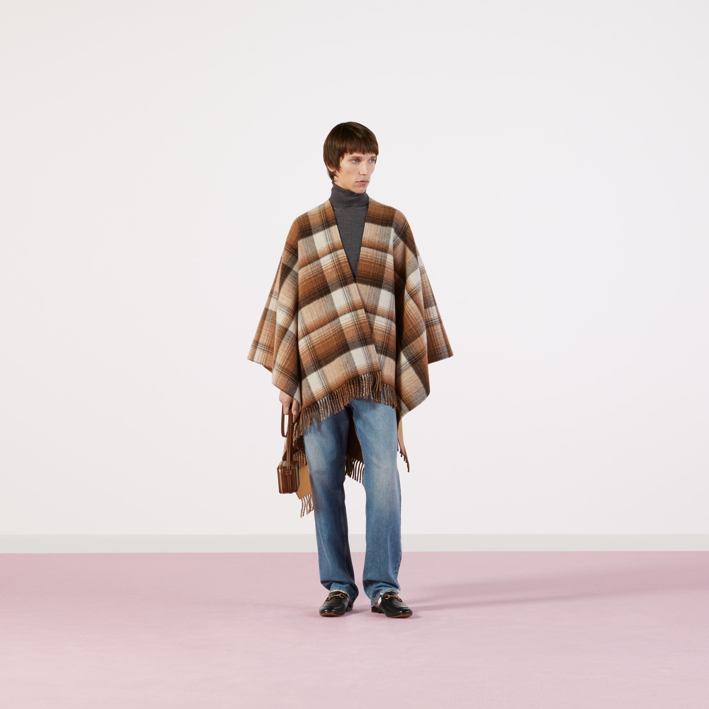 553118_4G200_9764_002_100_0000_Light-Reversible-GG-wool-poncho.jpg