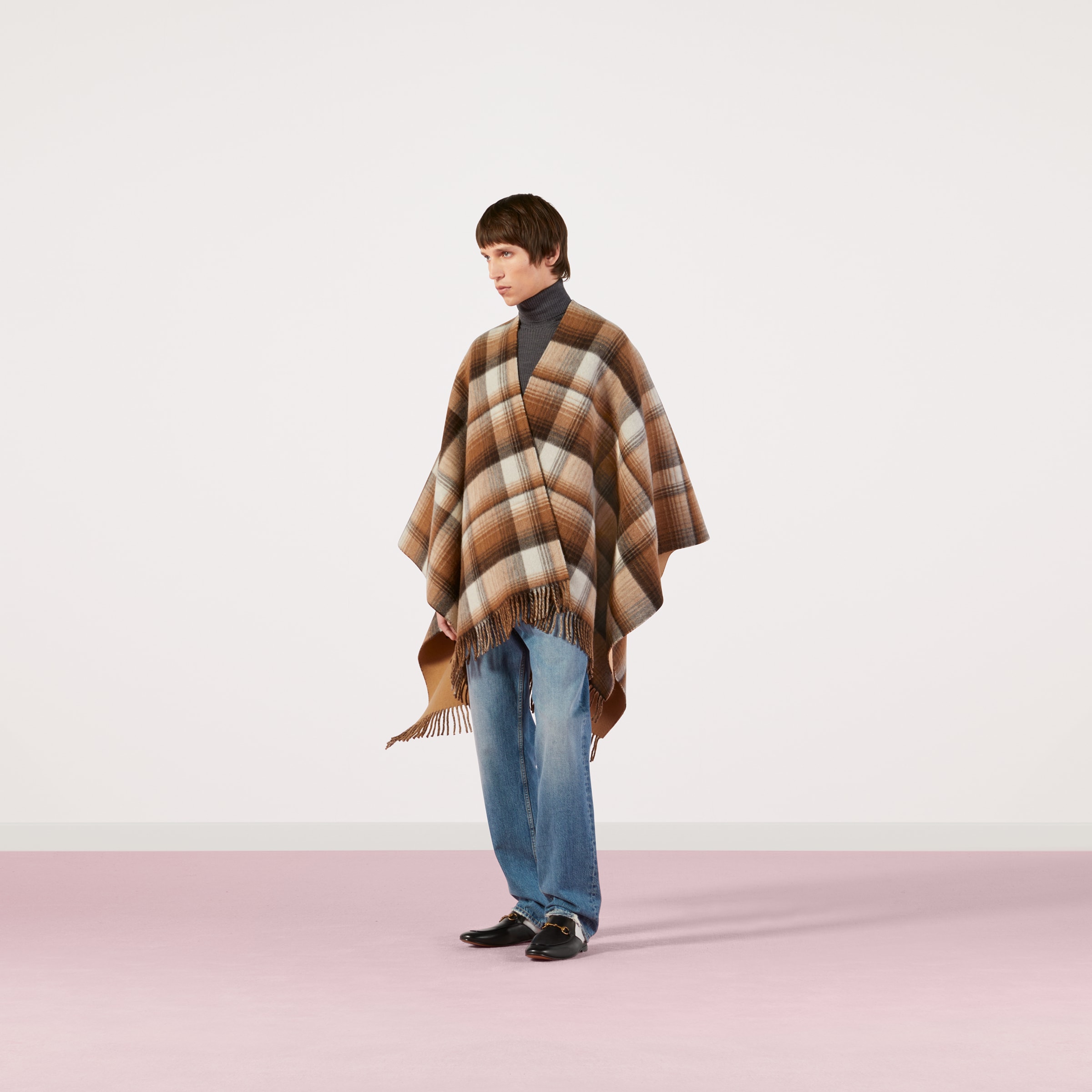 553118_4G200_9764_010_100_0000_Light-Reversible-GG-wool-poncho.jpg