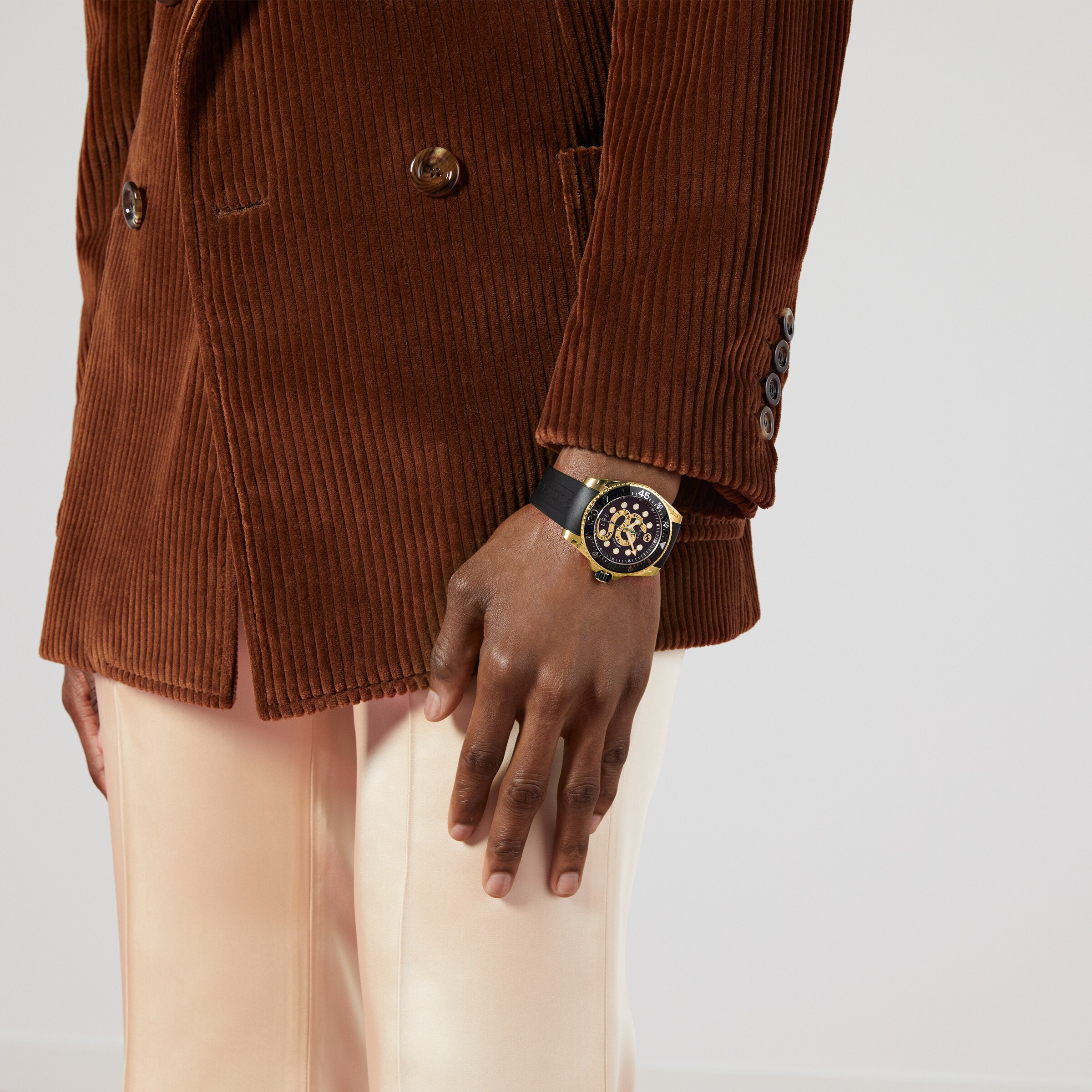 559817_I8610_8757_003_100_0000_Light-Gucci-Dive-watch-45mm.jpg