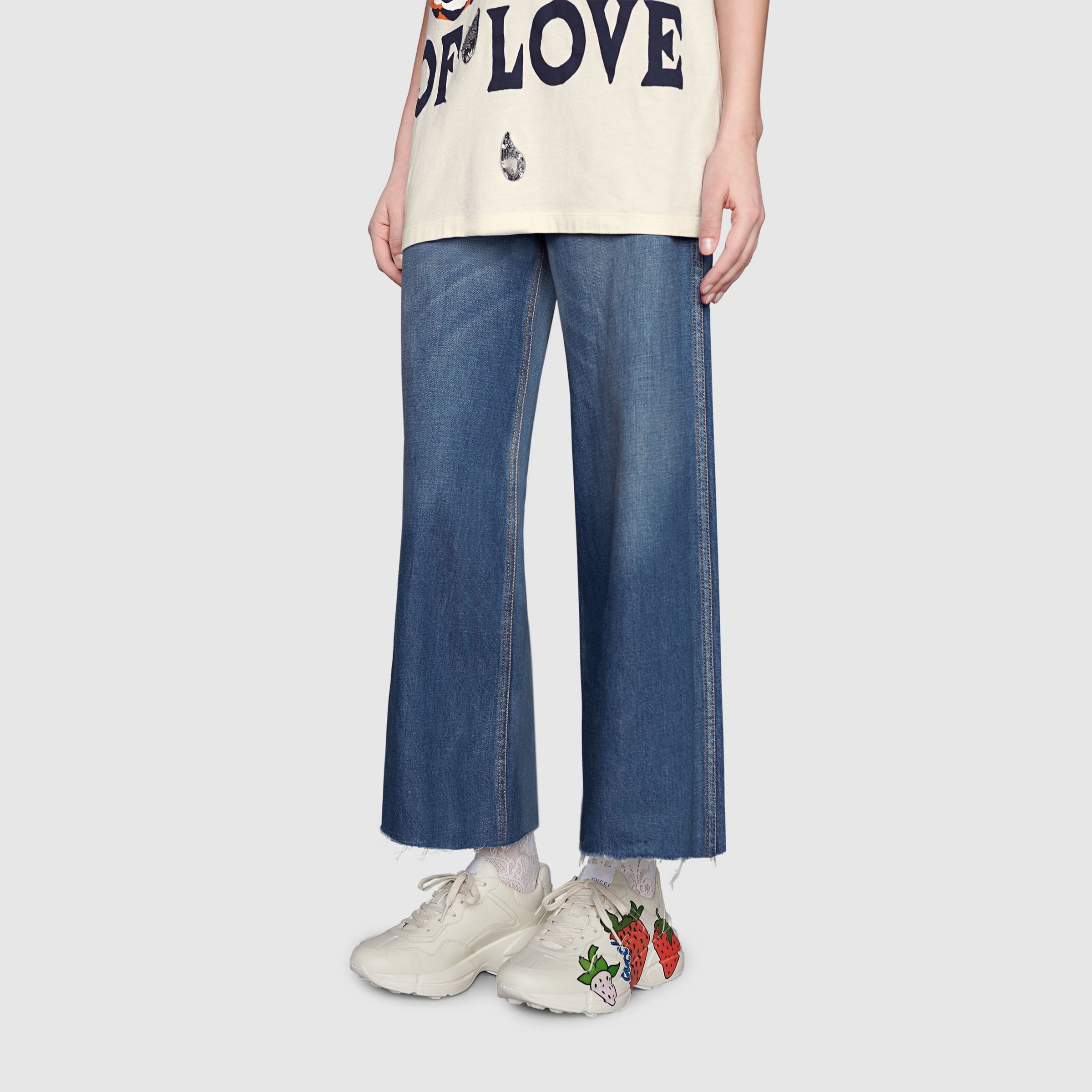 576963_DRW00_9522_008_100_0000_Light-Womens-Rhyton-sneaker-with-Gucci-Strawberry.jpg