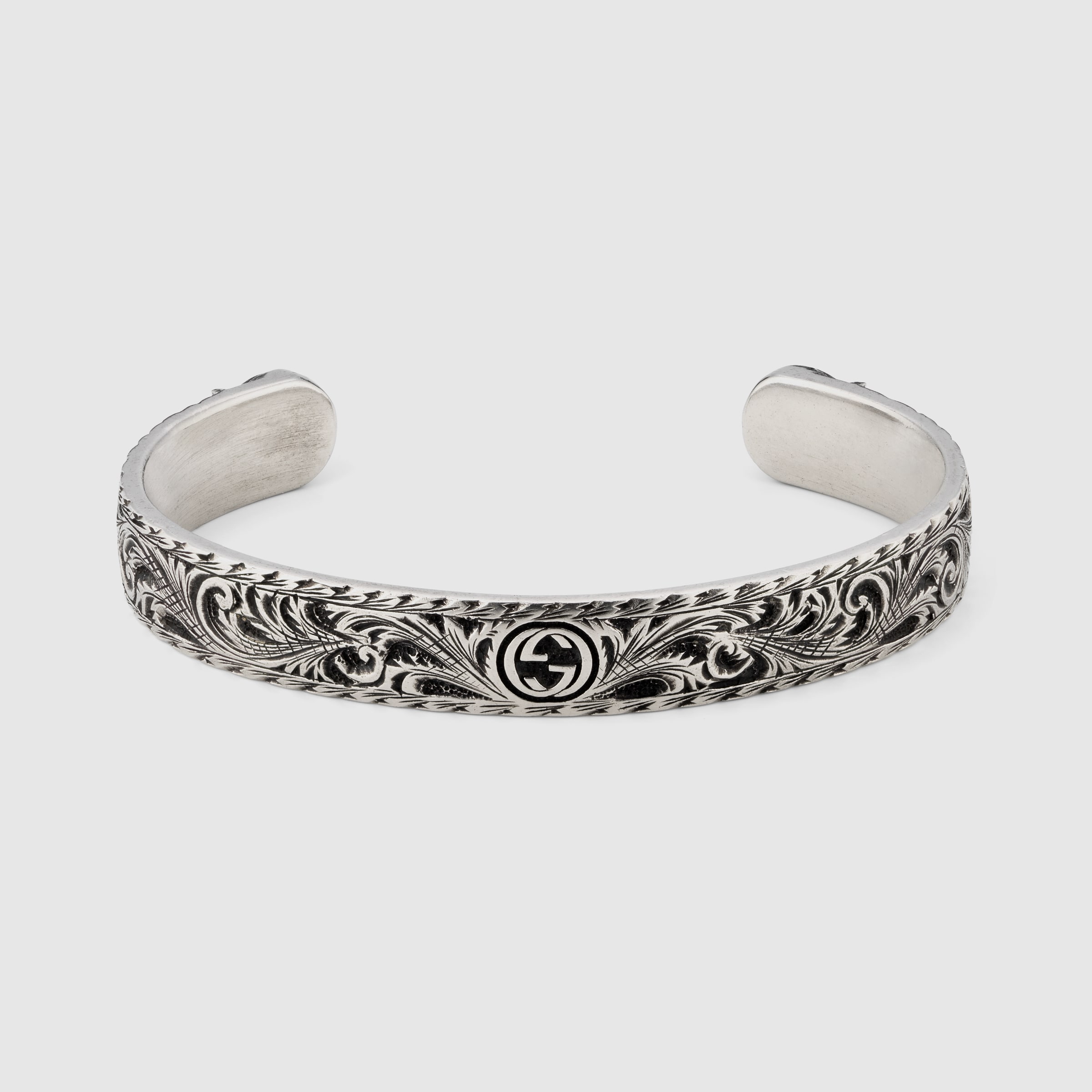 433575_J8400_0811_001_100_0000_Light-Bracelet-in-silver-with-feline-head.jpg
