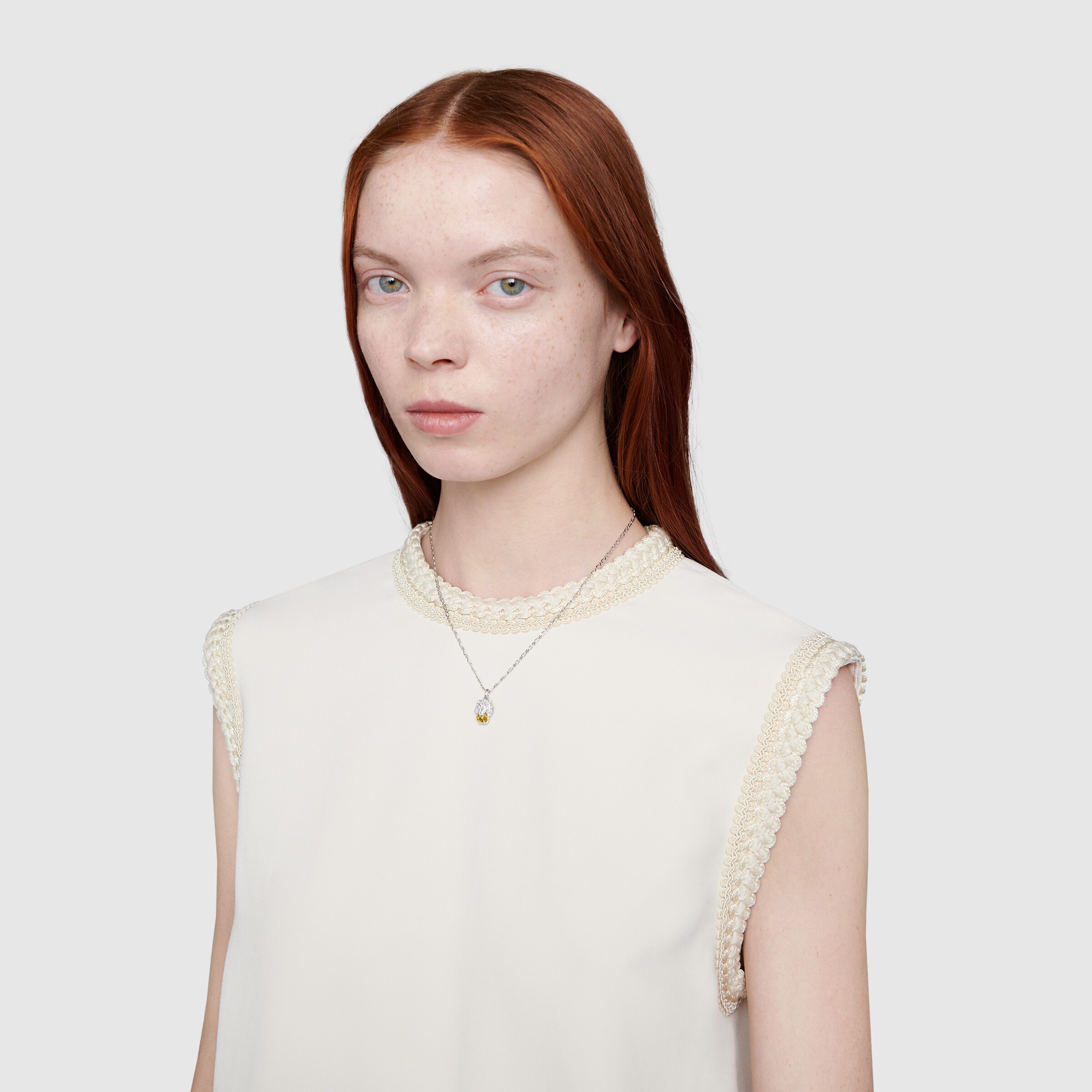 606711_I84H0_8091_008_100_0000_Light-White-gold-lion-head-necklace.jpg