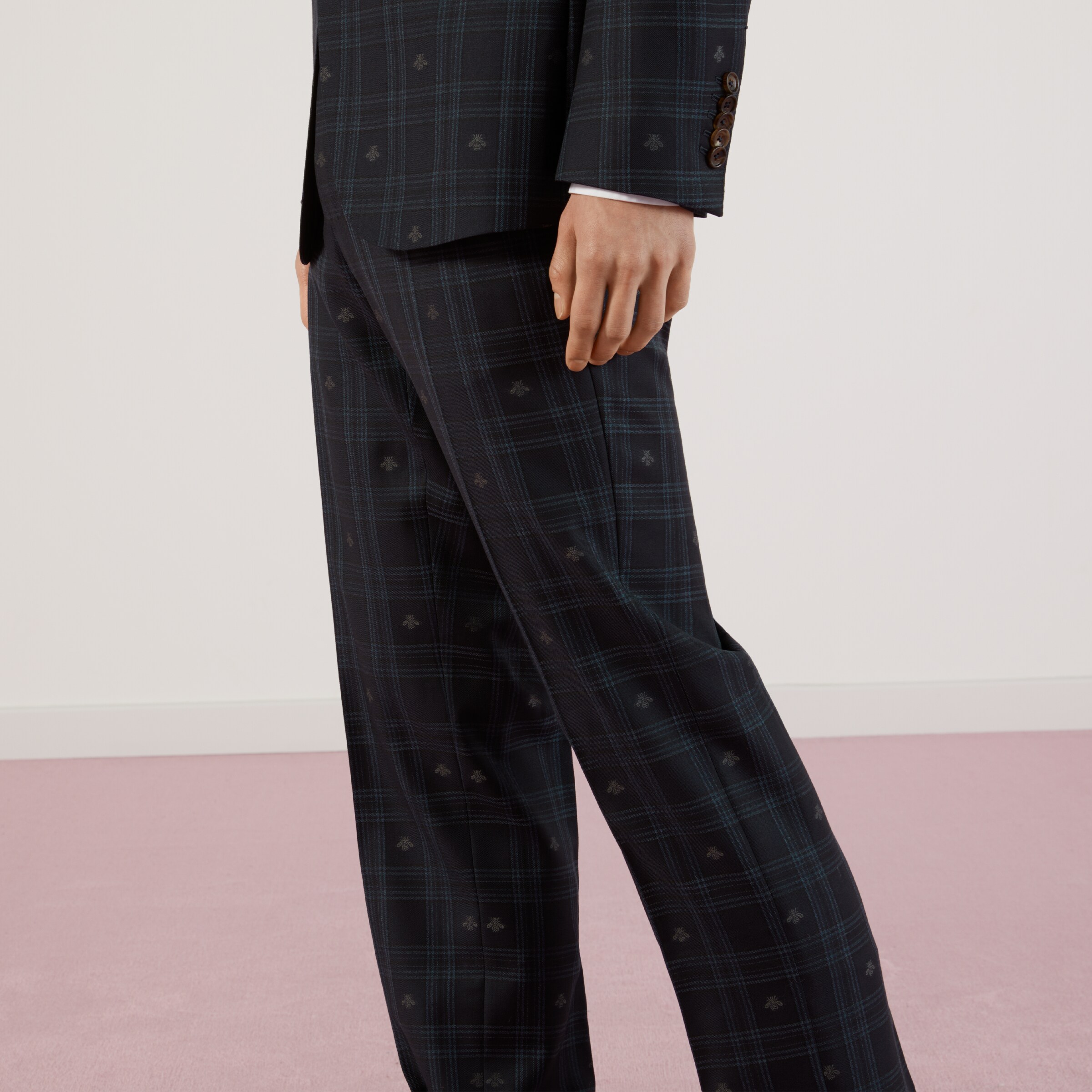 606239_Z551J_4590_006_100_0000_Light-Fitted-bee-check-wool-suit.jpg