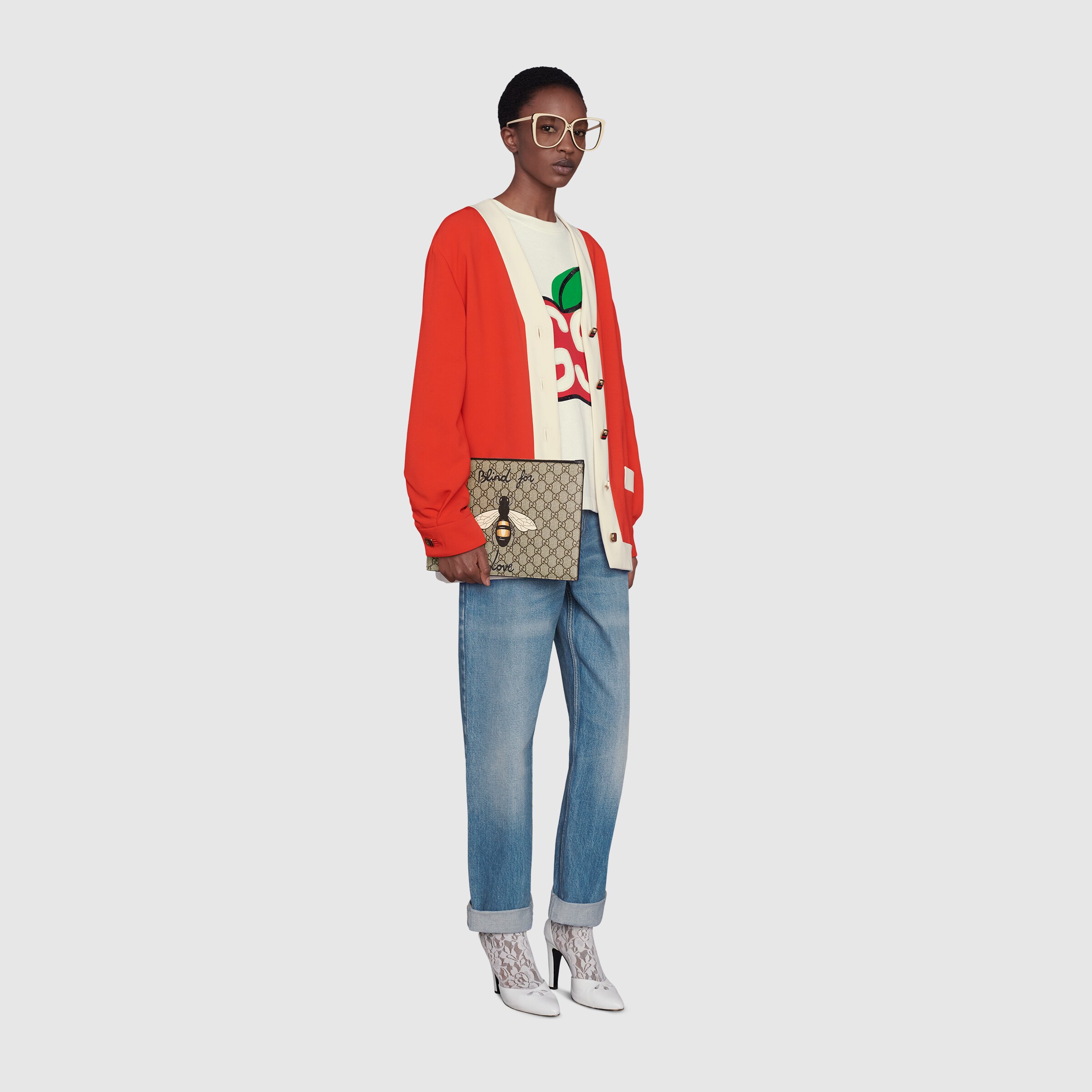 473904_9CD1N_8666_005_100_0000_Light-Gucci-Bestiary-pouch-with-bee.jpg