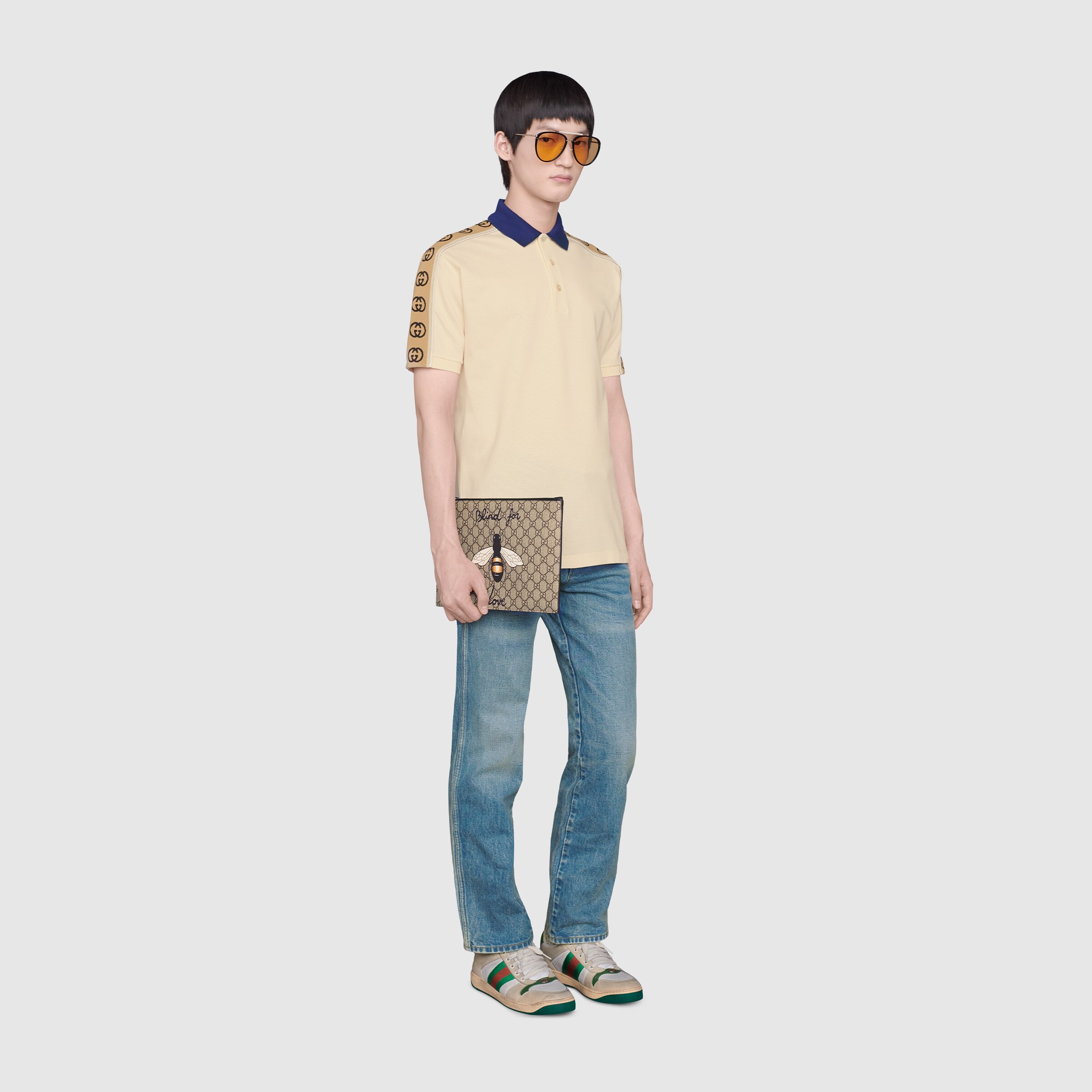 473904_9CD1N_8666_011_100_0000_Light-Gucci-Bestiary-pouch-with-bee.jpg