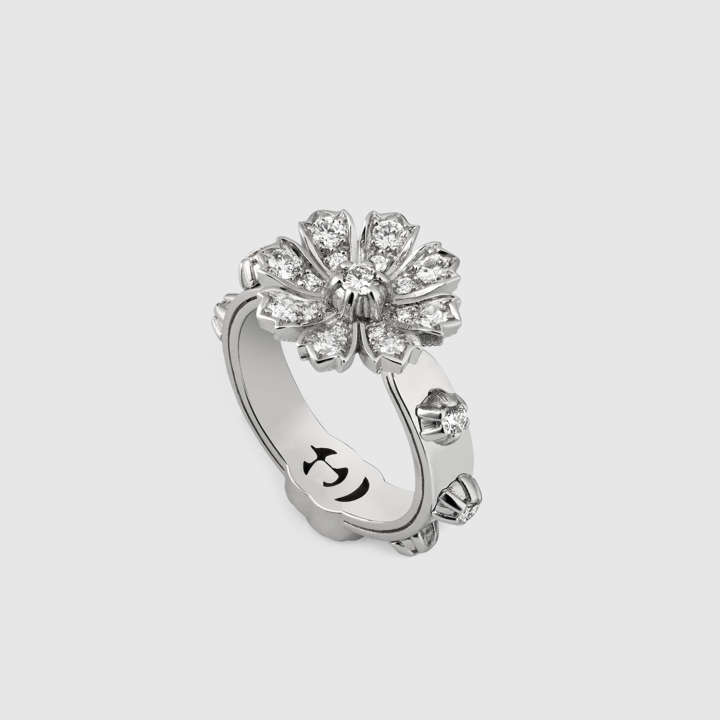 581843_J8568_9066_002_100_0000_Light-Gucci-Flora-18-ring-with-diamonds.jpg