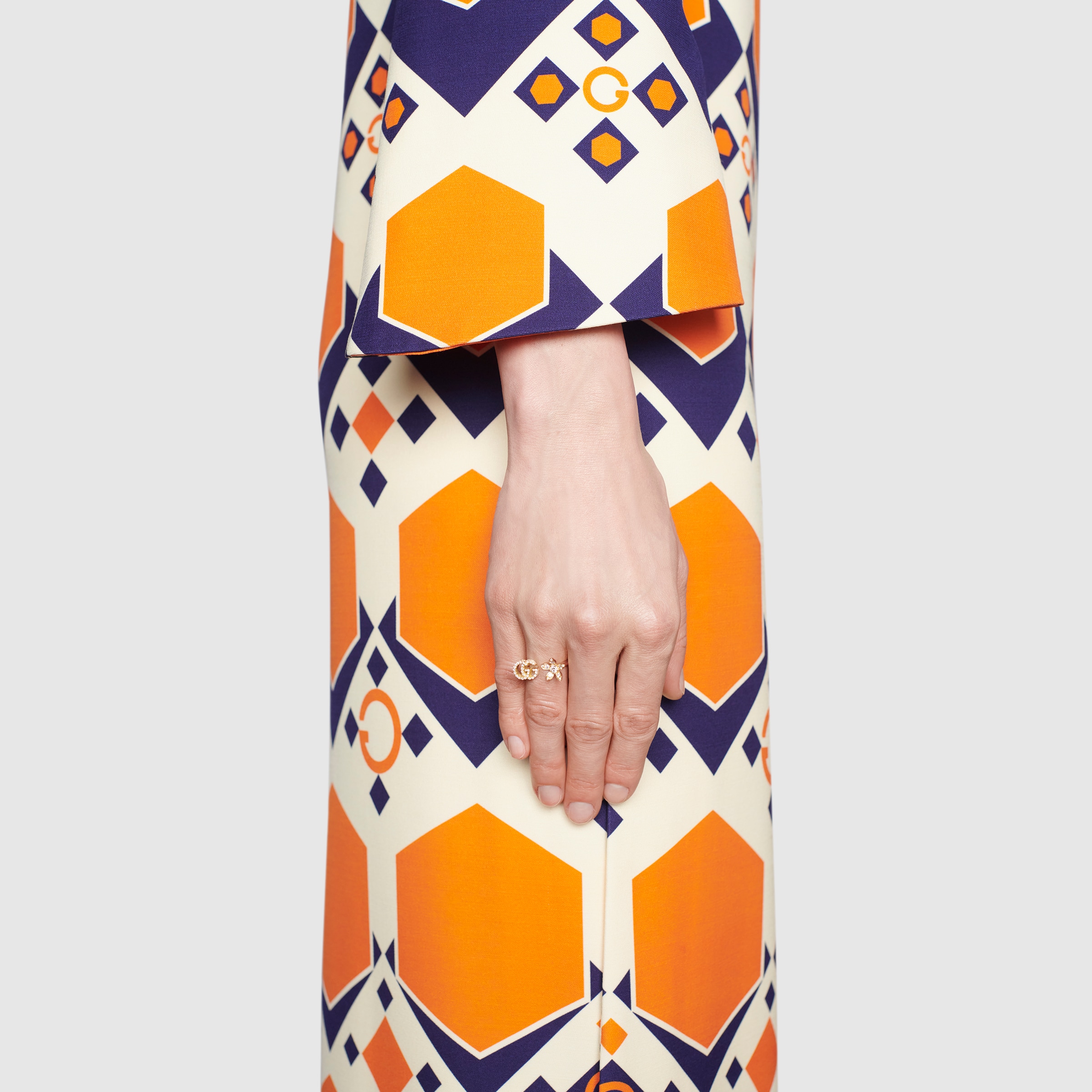 582019_J8540_8000_008_100_0000_Light-Gucci-Flora-18k-ring-with-diamonds.jpg