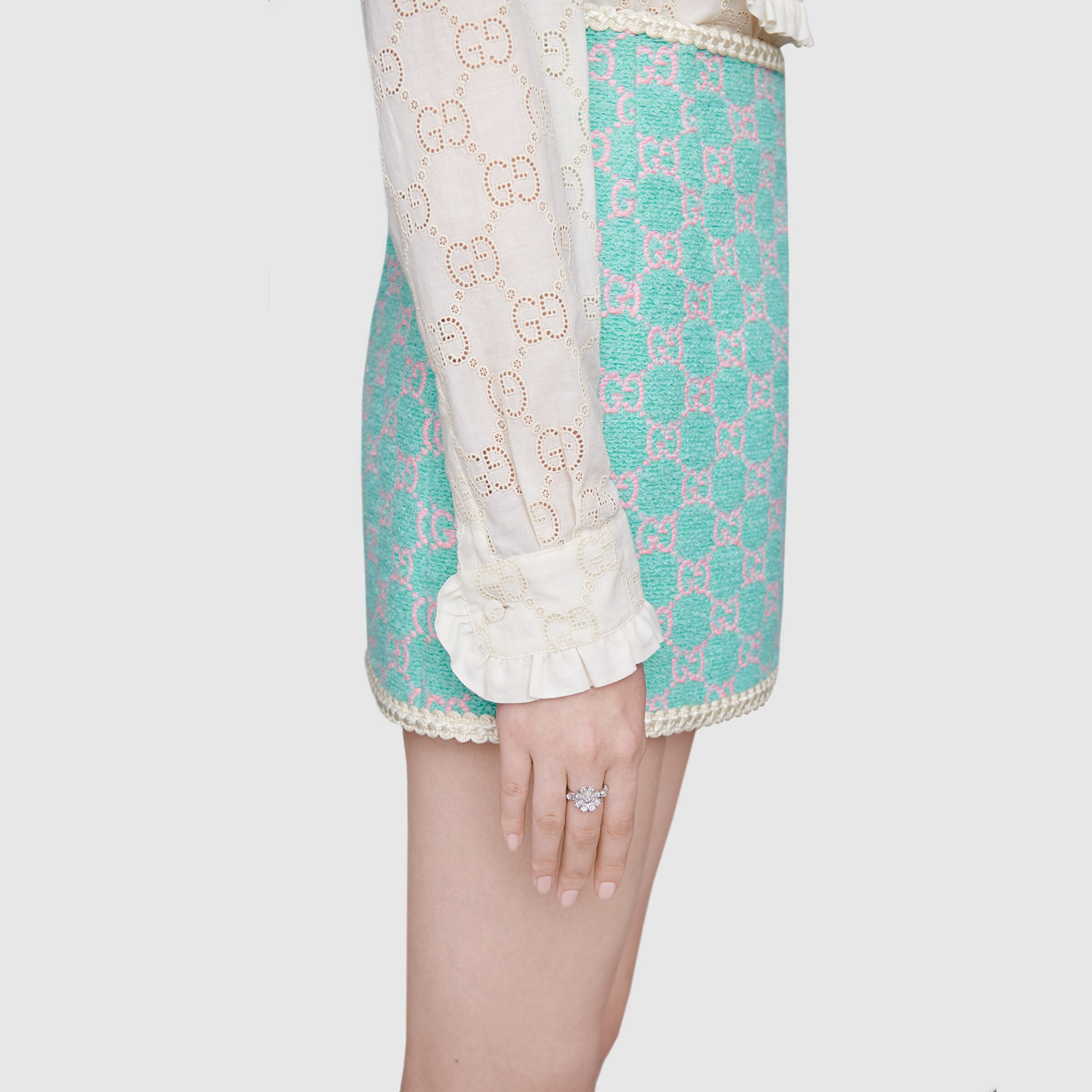581843_J8568_9066_008_100_0000_Light-Gucci-Flora-18-ring-with-diamonds.jpg