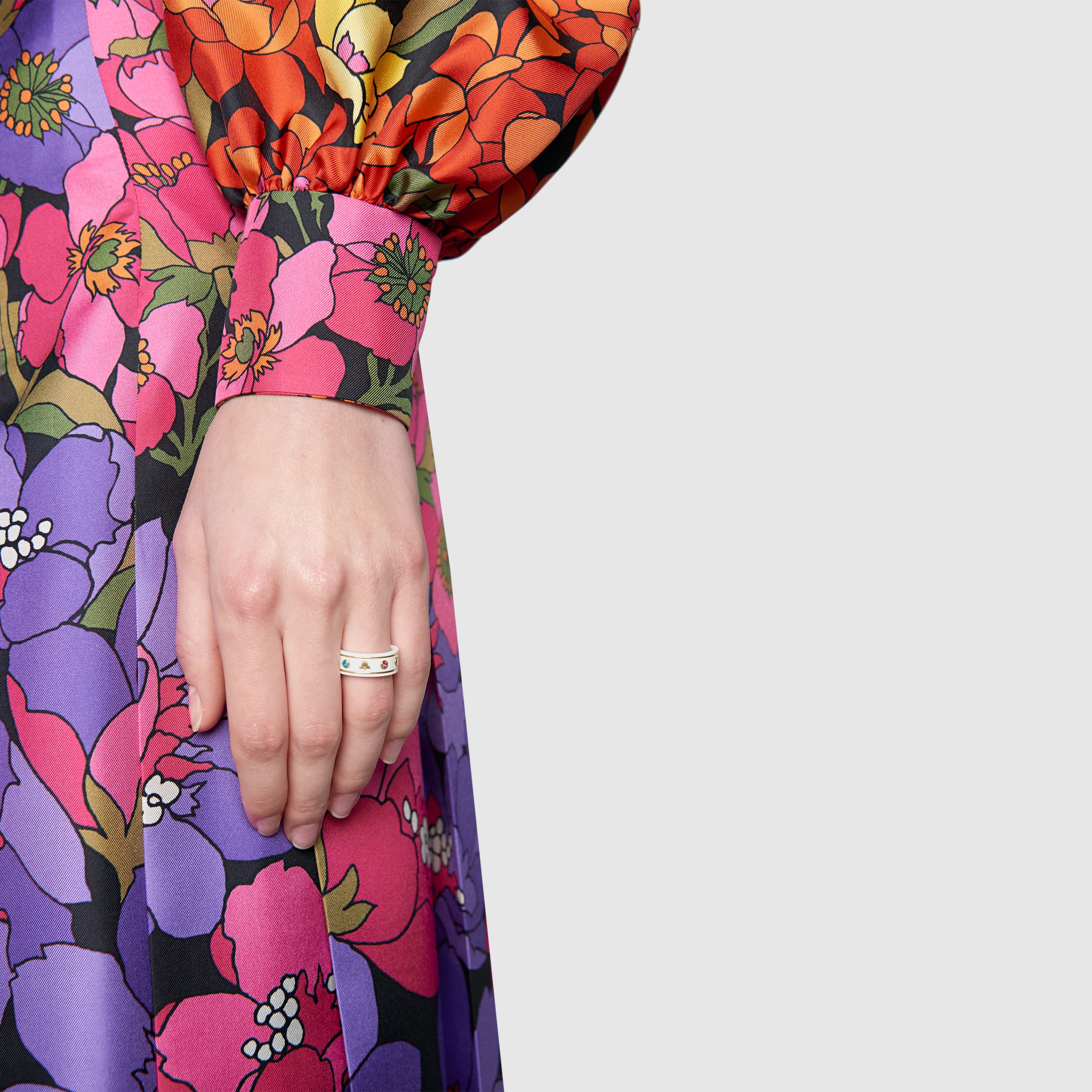 527095_J8F76_8521_008_100_0000_Light-Icon-ring-with-gemstones.jpg