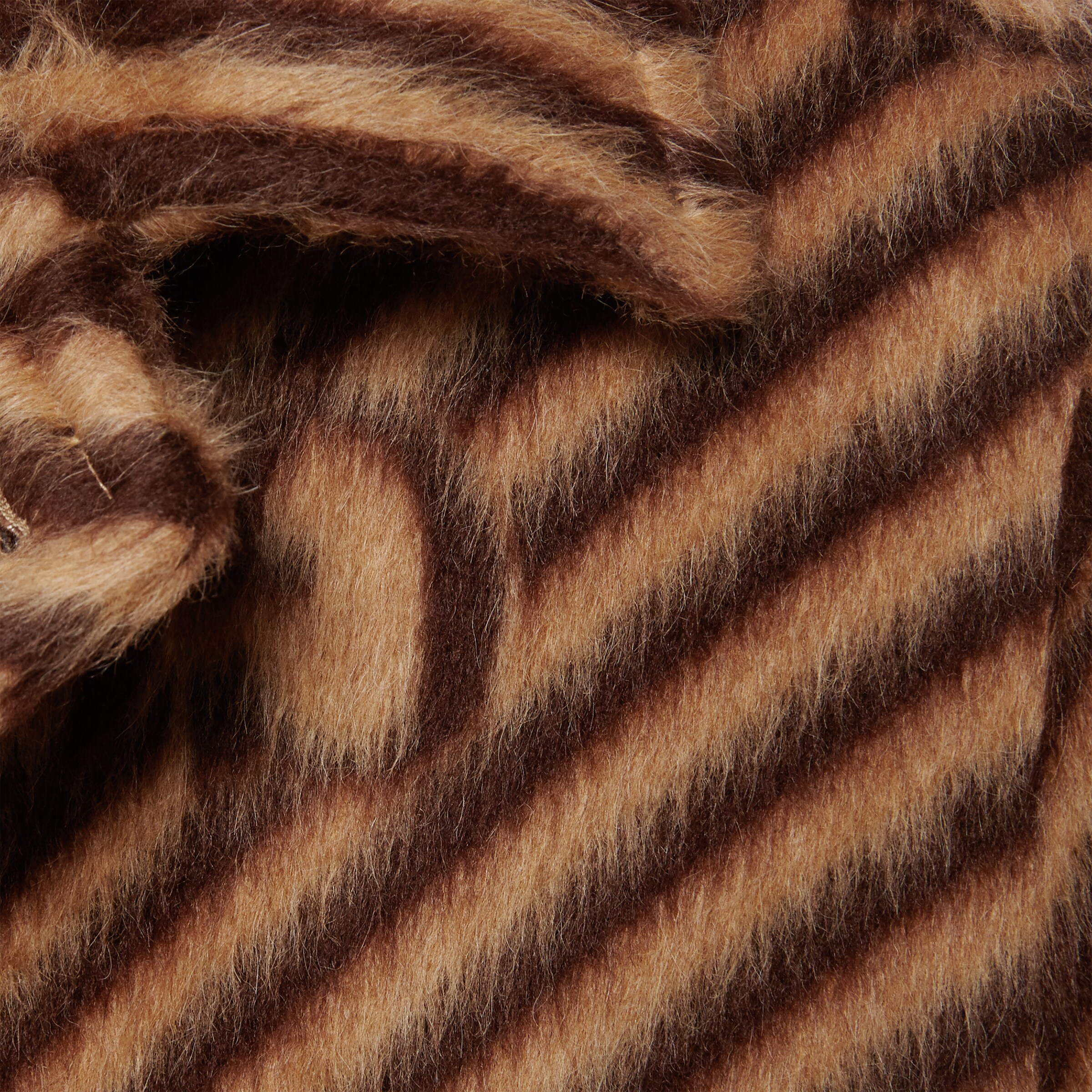 639261_Z8AMH_2668_011_100_0000_Light-GG-stripe-wool-coat-with-Gucci-label.jpg