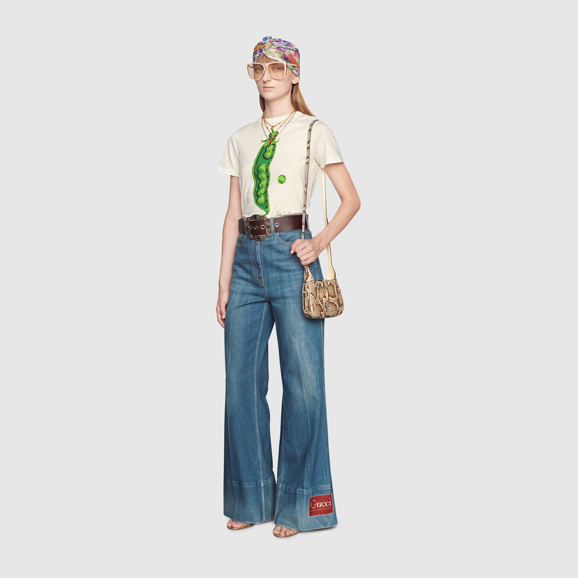 623441_XDA6N_4759_002_100_0000_Light-Washed-denim-flare-trousers-with-Gucci-label.jpg