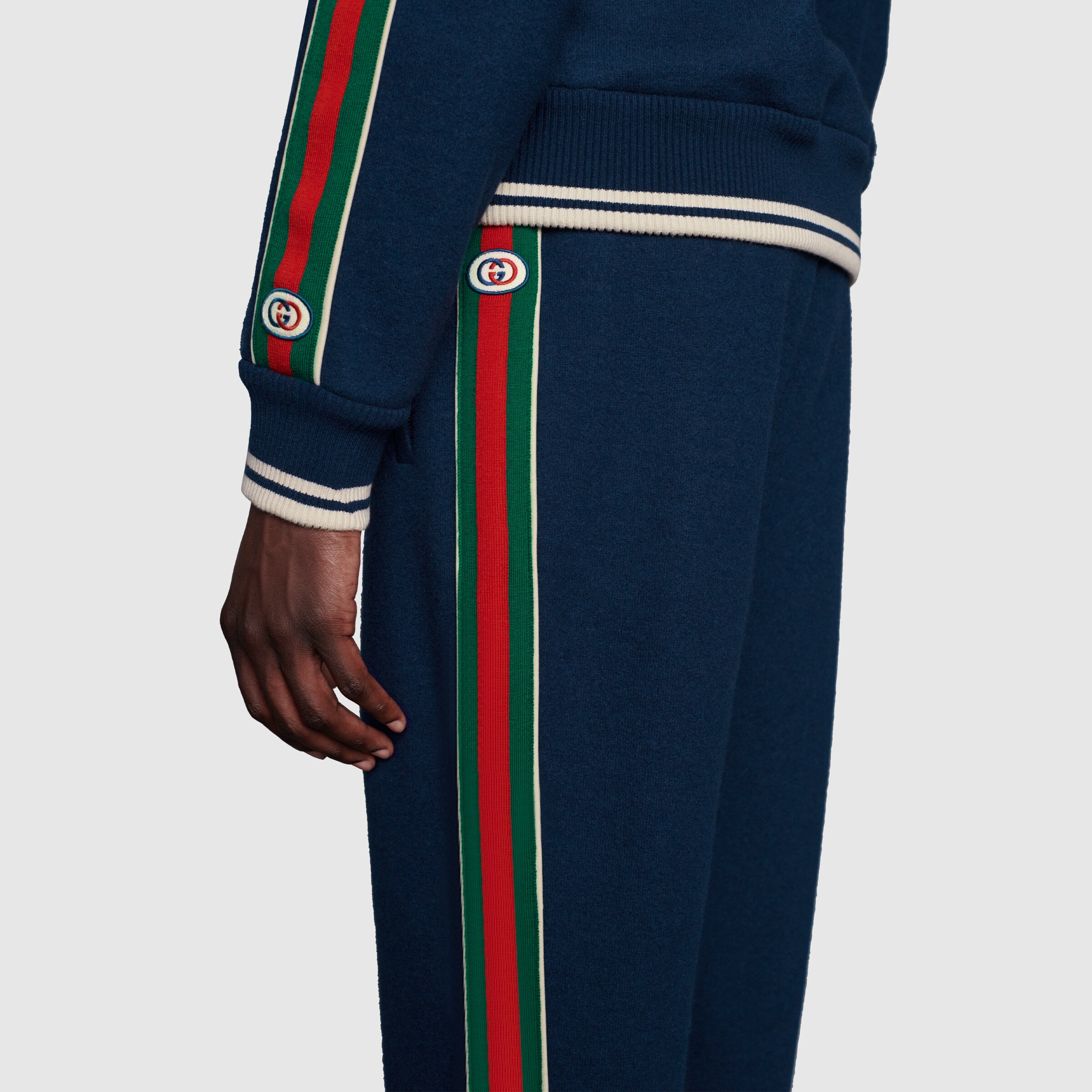 645272_XJC58_4215_010_100_0000_Light-Cashmere-jogging-bottoms.jpg