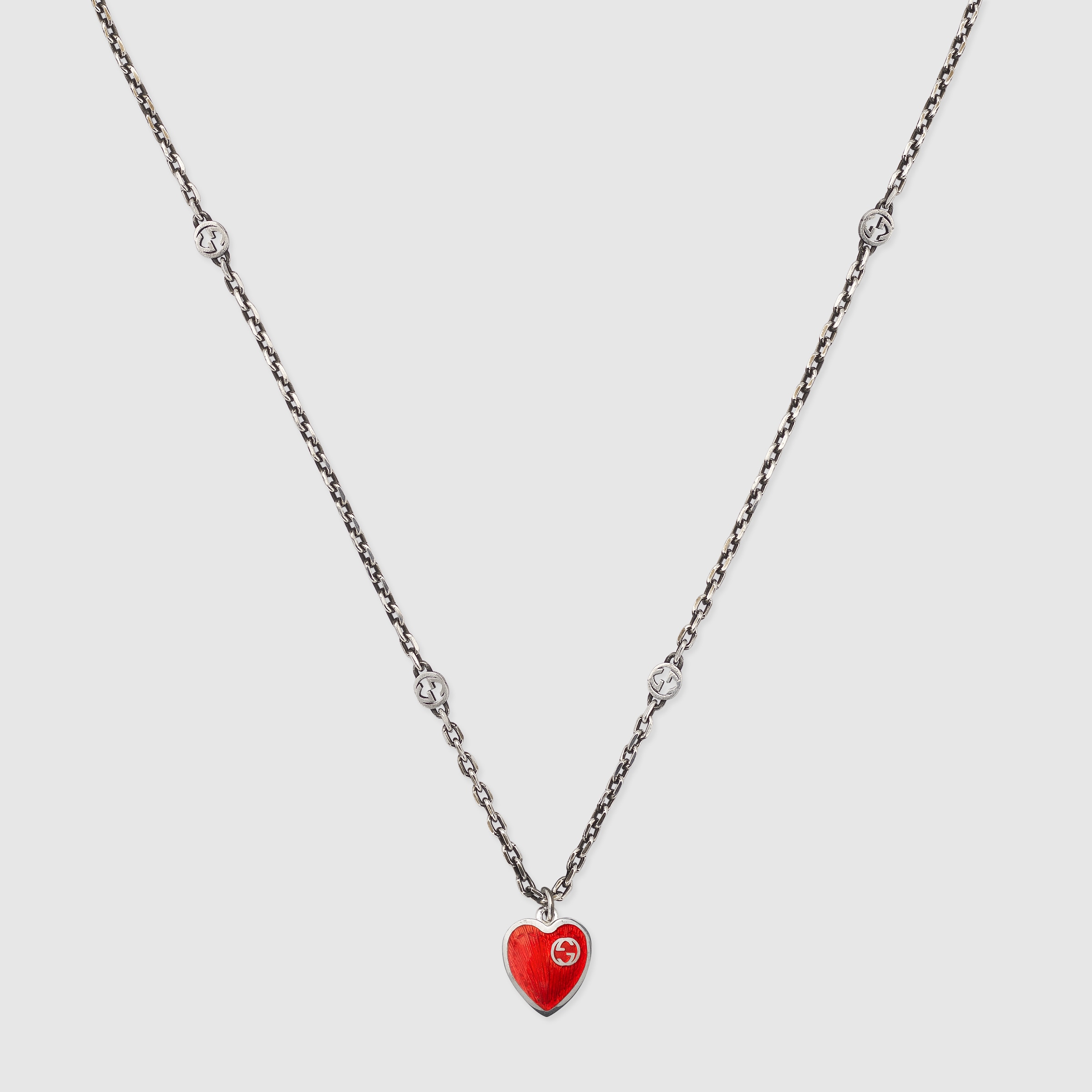 645545_J89B4_1192_001_100_0000_Light-Necklace-with-Interlocking-G-enamel-heart.jpg