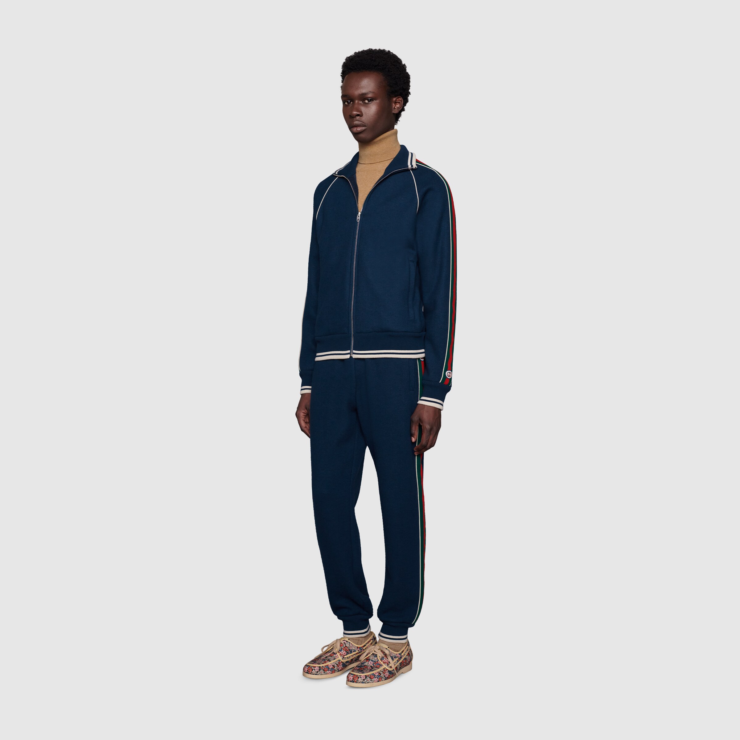 645243_XJC58_4215_002_100_0000_Light-Cashmere-zip-up-jacket.jpg