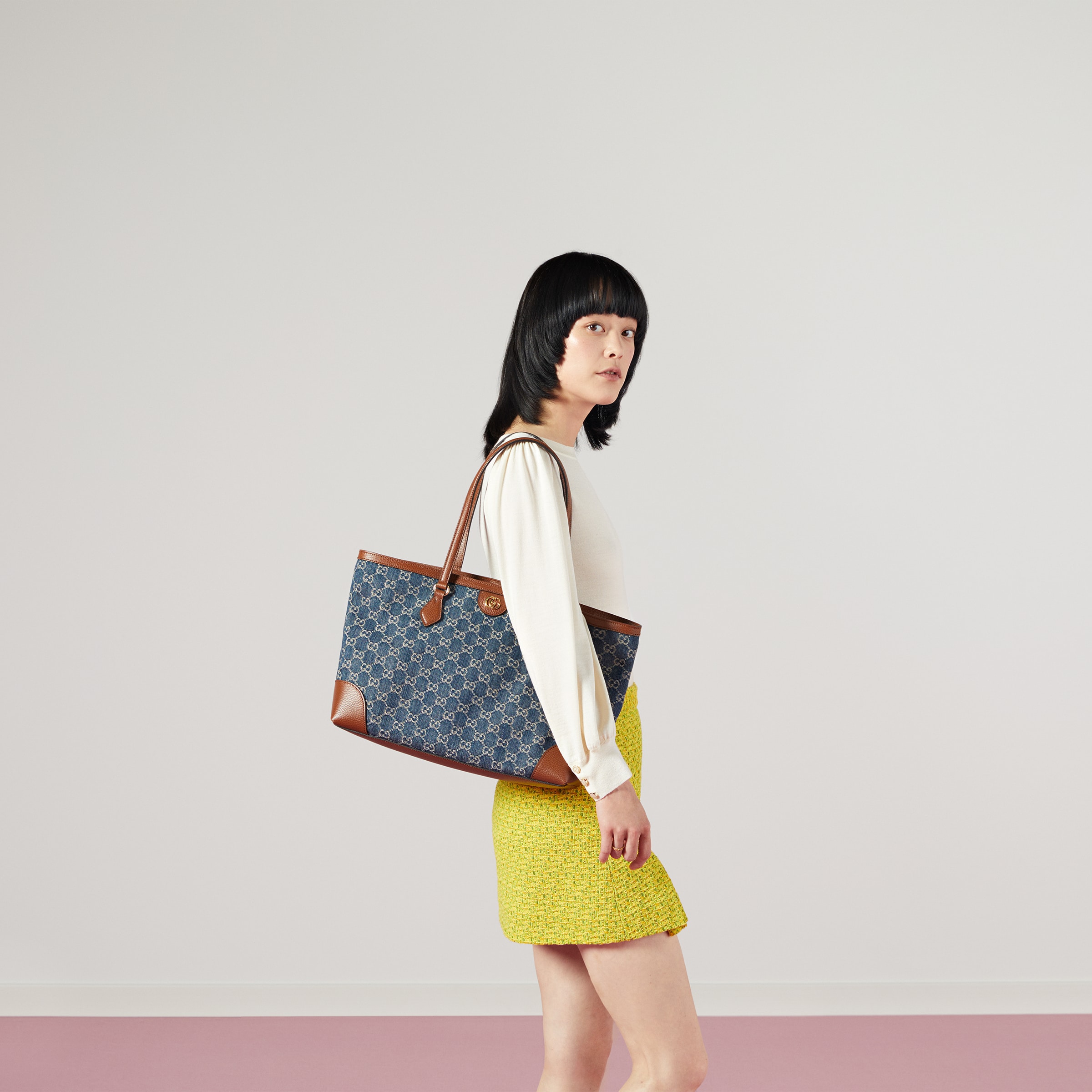 631685_2KQGG_8375_003_100_0000_Light-Ophidia-GG-medium-tote.jpg
