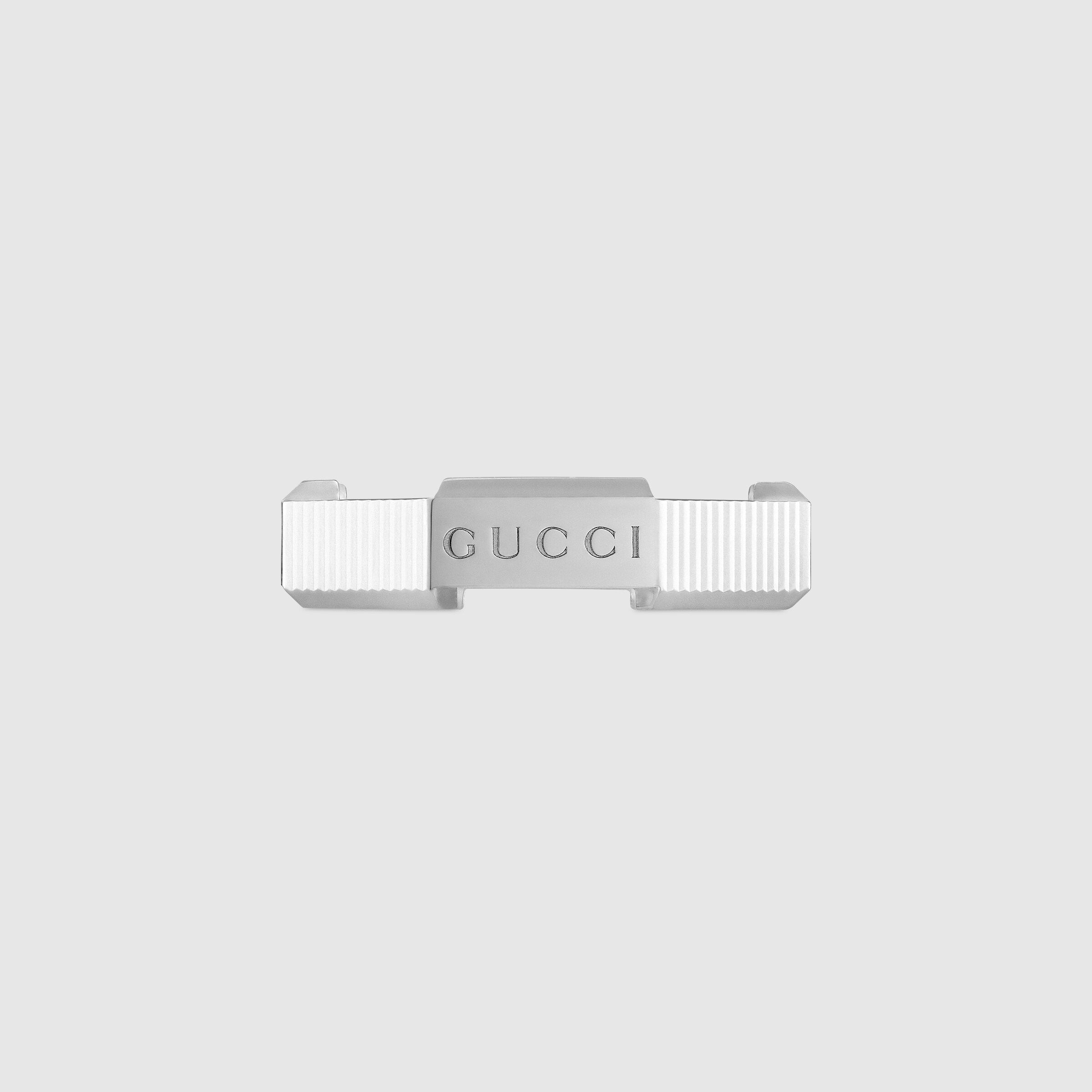 662103_J8502_9000_001_100_0000_Light-Gucci-Link-to-Love-striped-ring.jpg