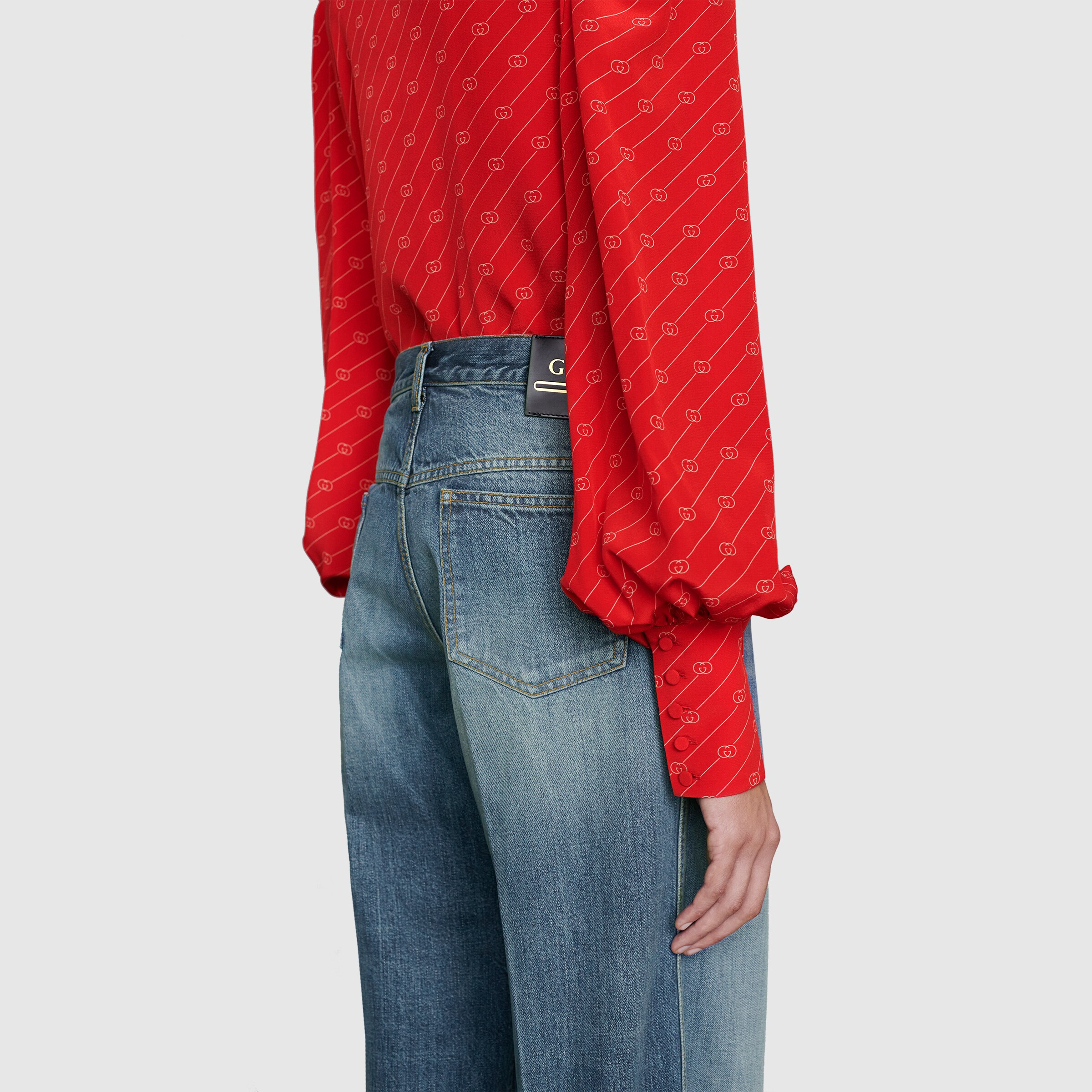 660046_ZAGRU_6447_010_100_0000_Light-GG-diagonal-silk-shirt-with-neck-bow.jpg
