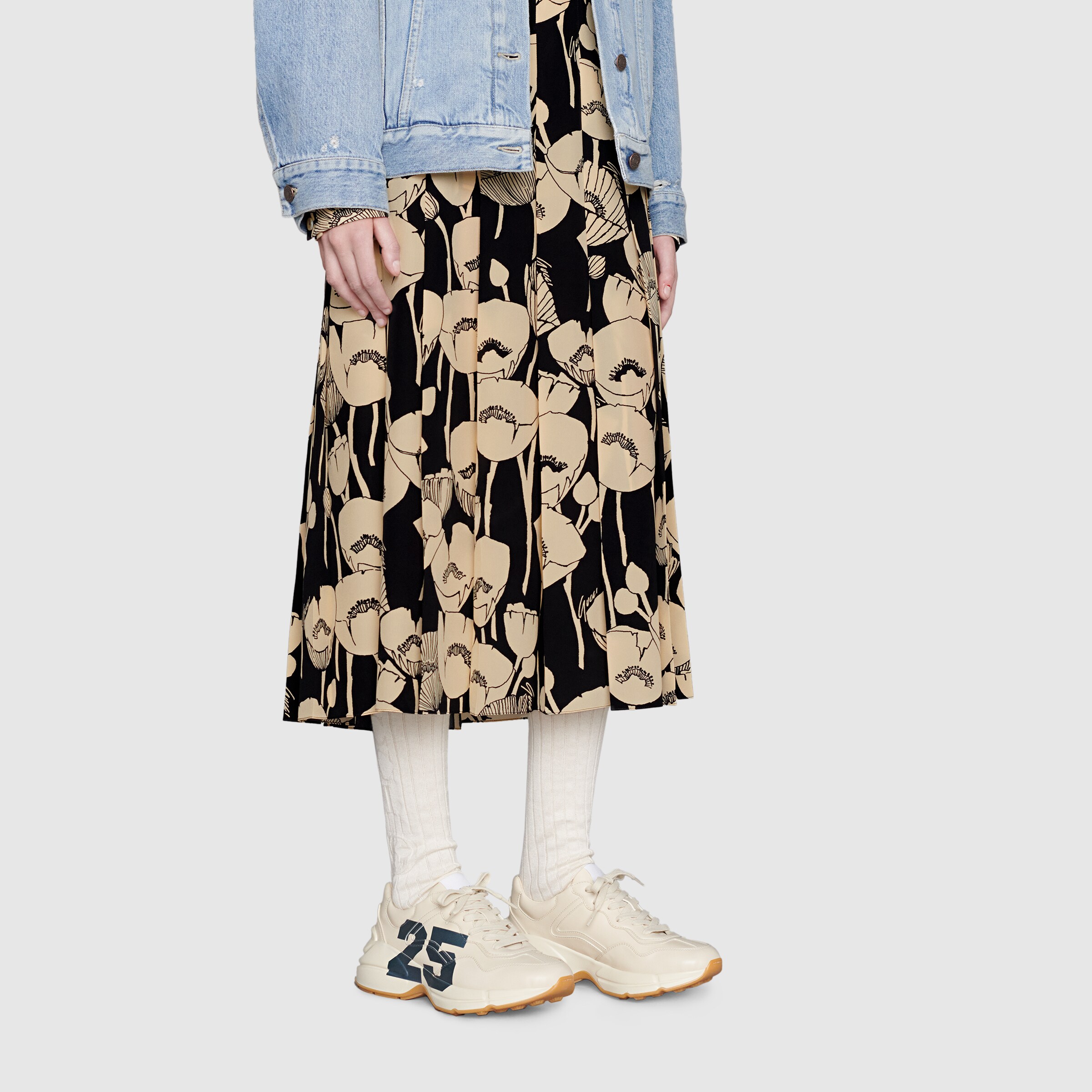 663340_2SH00_9522_009_100_0000_Light-Womens-Rhyton-sneaker-with-25.jpg
