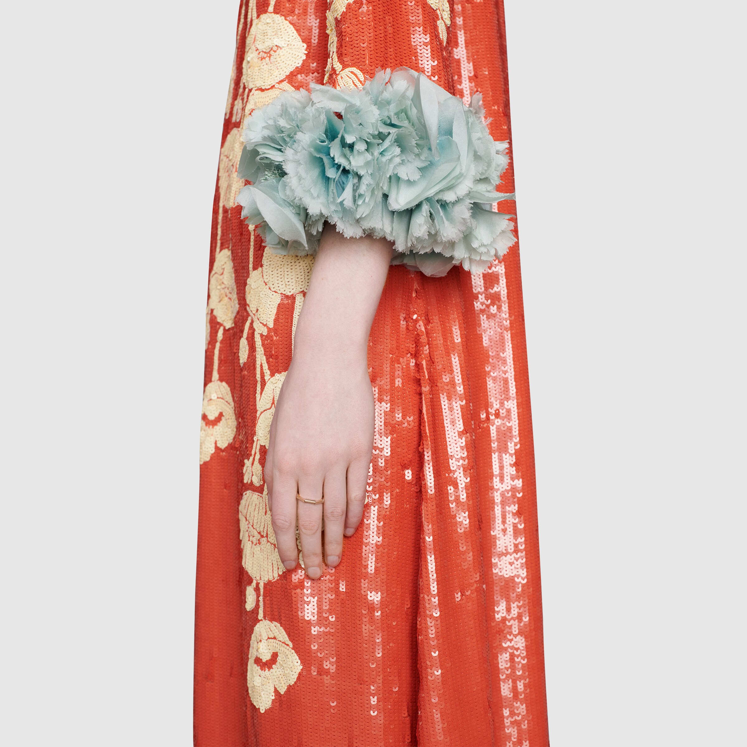 662097_J8500_5702_008_100_0000_Light-Gucci-Link-to-Love-striped-ring.jpg