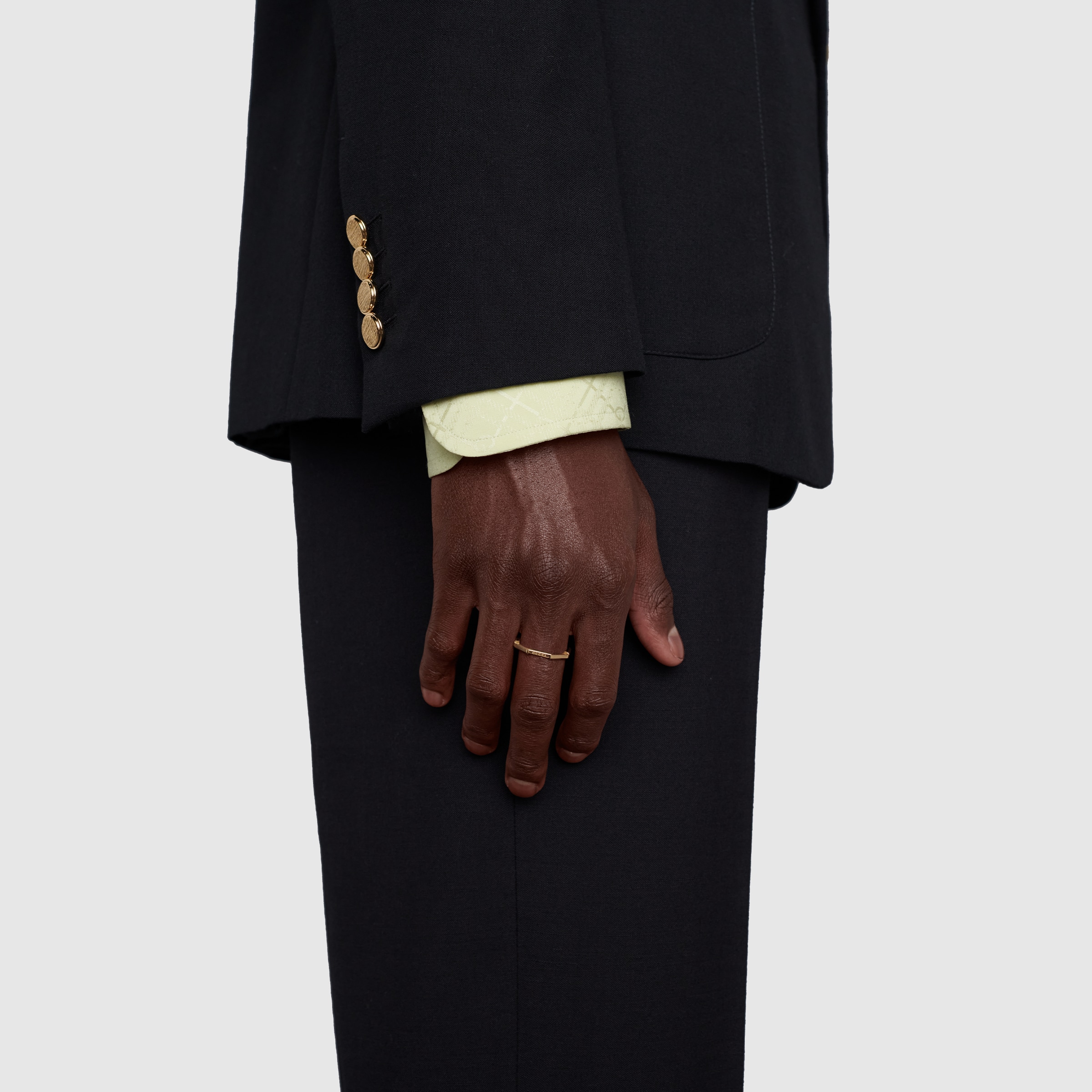 662097_J8500_8000_009_100_0000_Light-Gucci-Link-to-Love-striped-ring.jpg