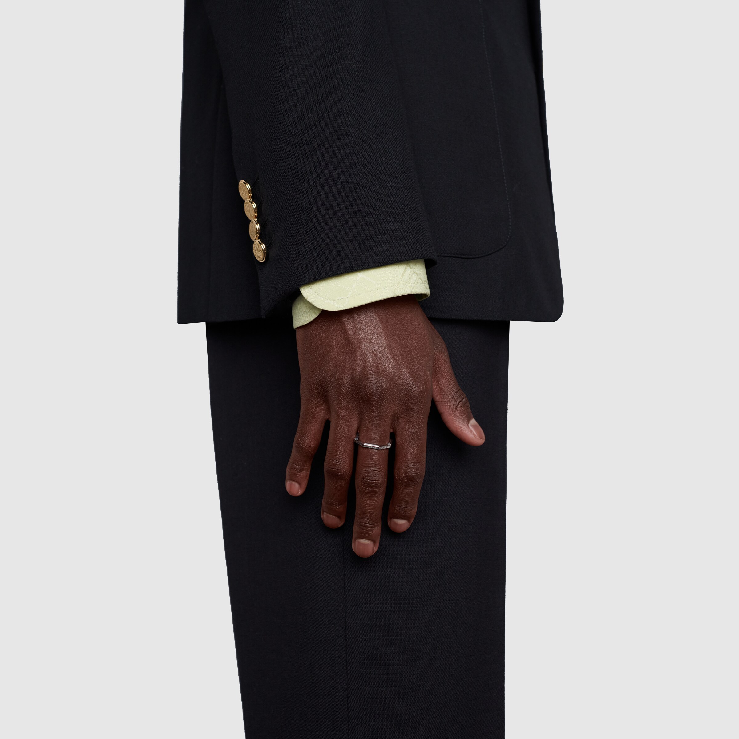 662097_J8502_9000_009_100_0000_Light-Gucci-Link-to-Love-striped-ring.jpg