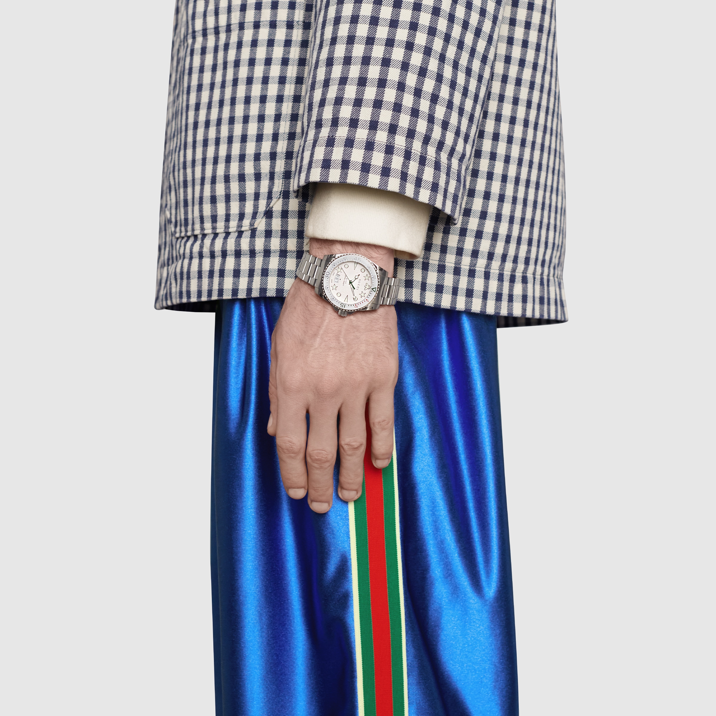 663937_I1600_1108_008_100_0000_Light-Gucci-Dive-watch-40mm.jpg