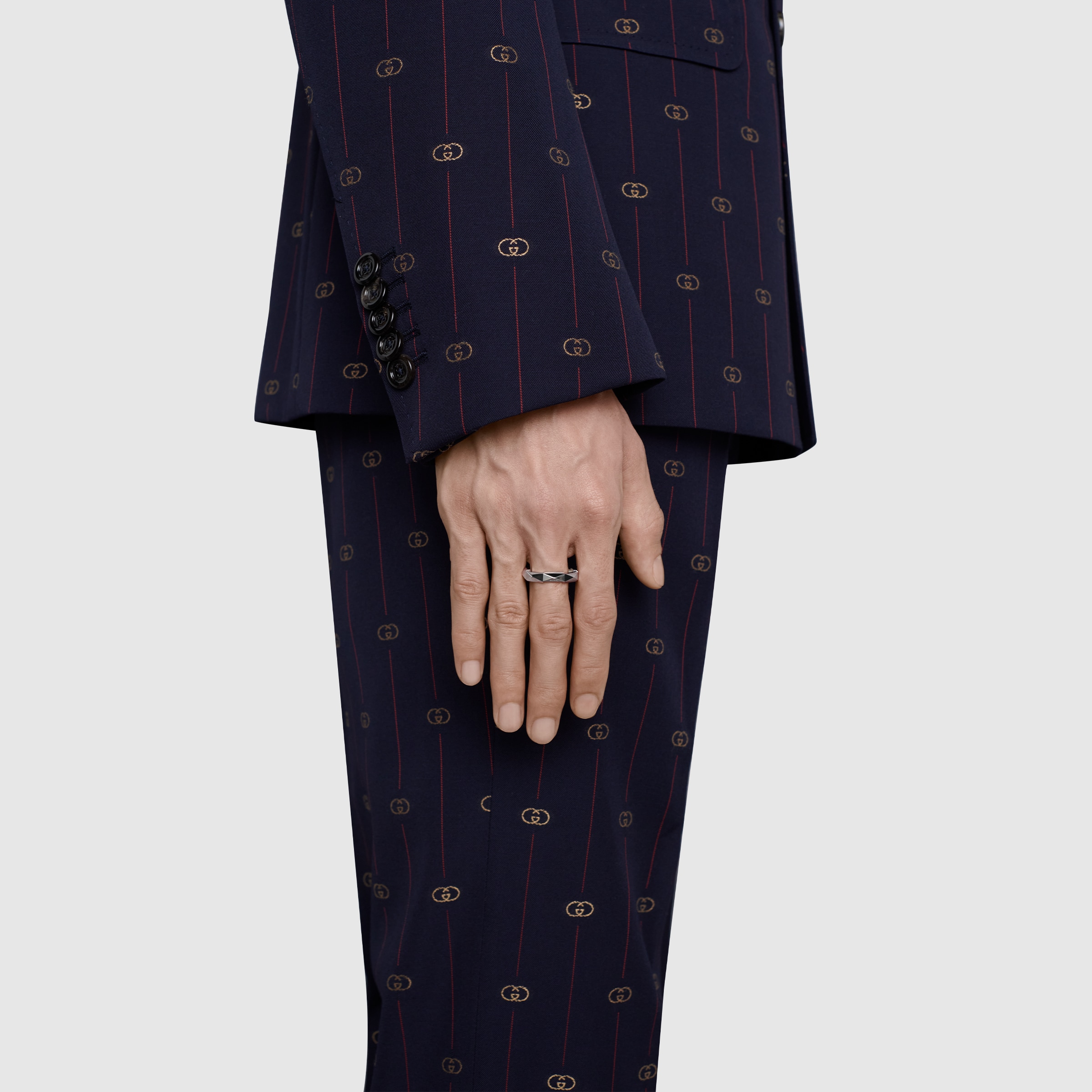 662188_J8502_9000_009_100_0000_Light-Gucci-Link-to-Love-studded-ring.jpg