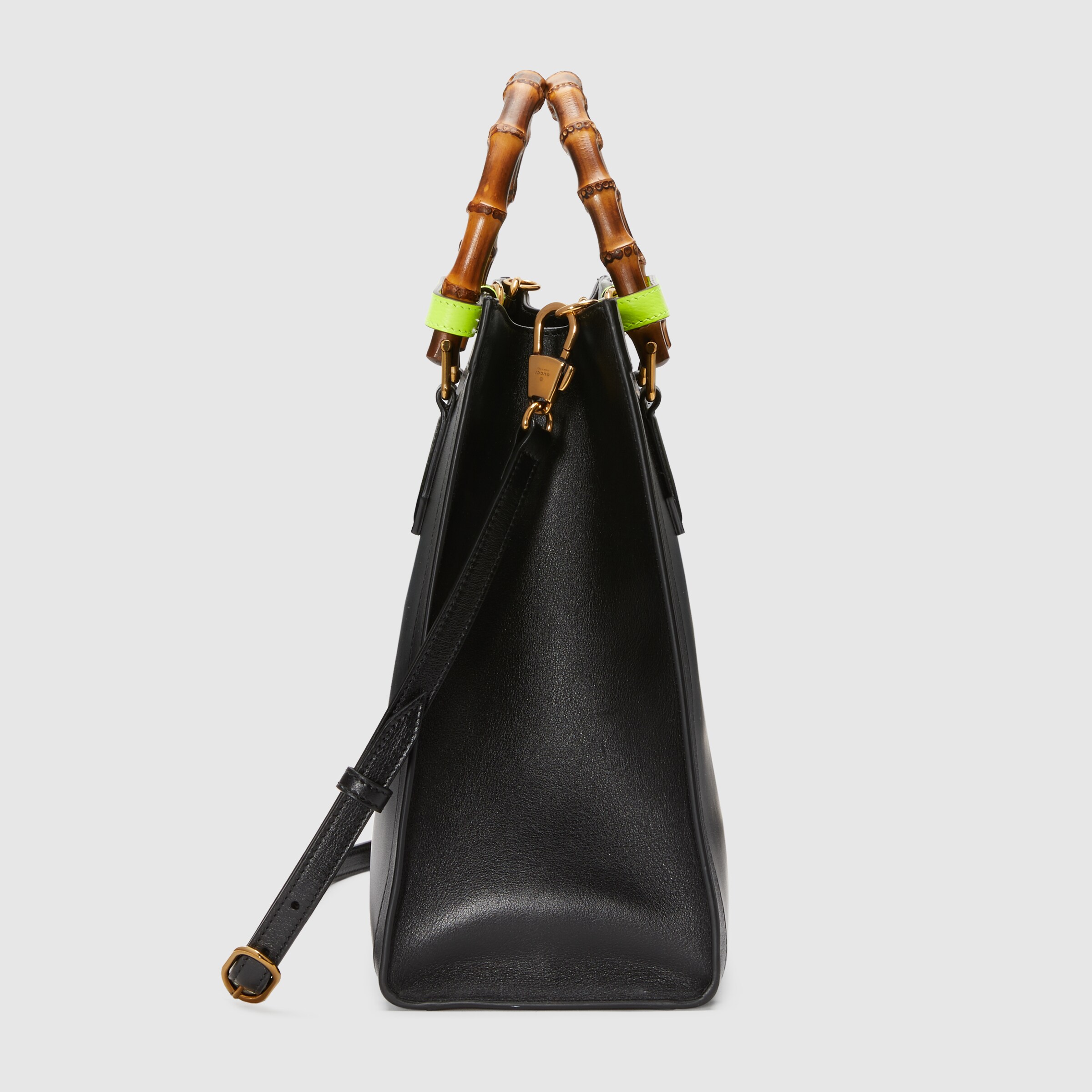 655658_17QDT_1175_004_085_0000_Light-Gucci-Diana-medium-tote-bag.jpg