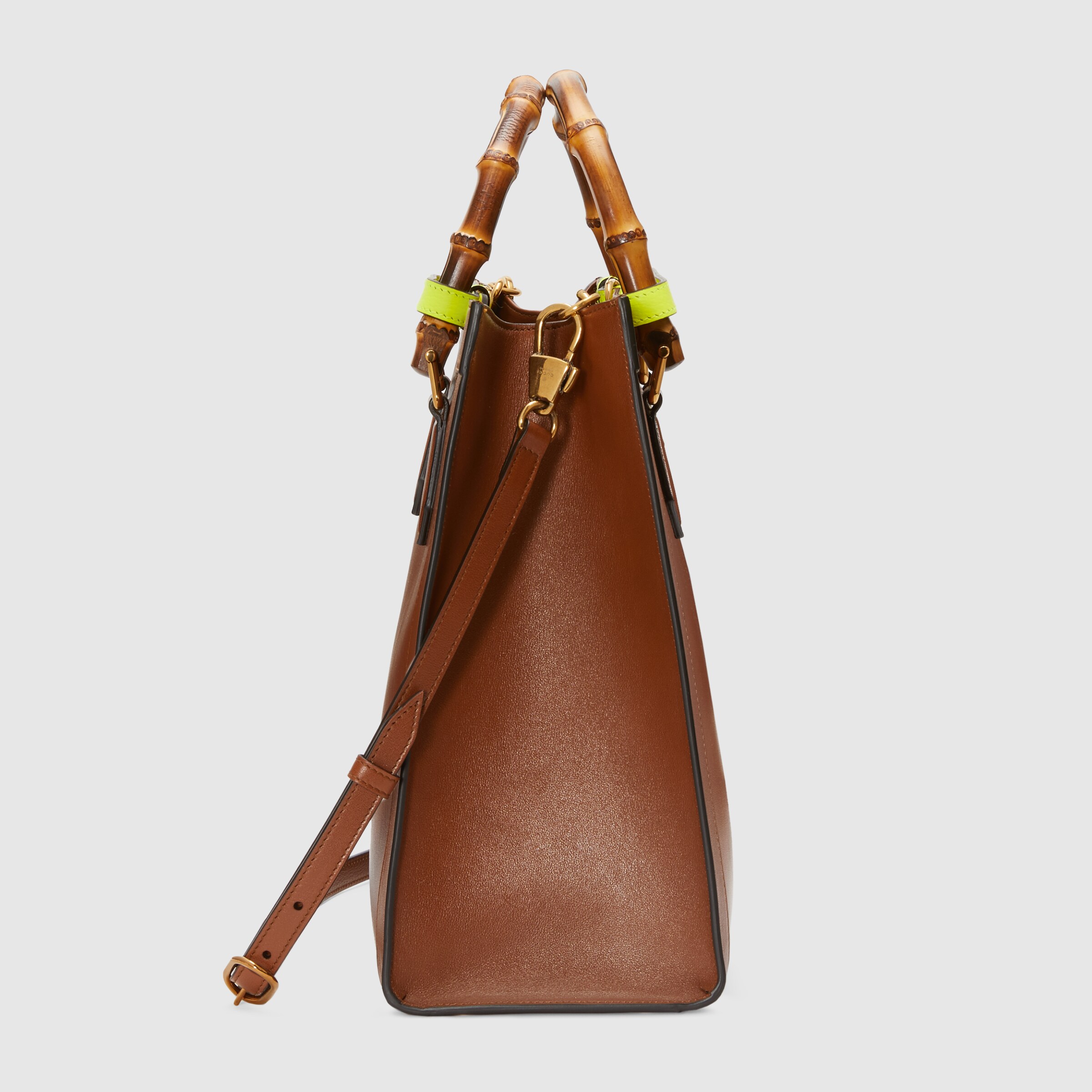 655658_17QDT_2582_004_085_0000_Light-Gucci-Diana-medium-tote-bag.jpg