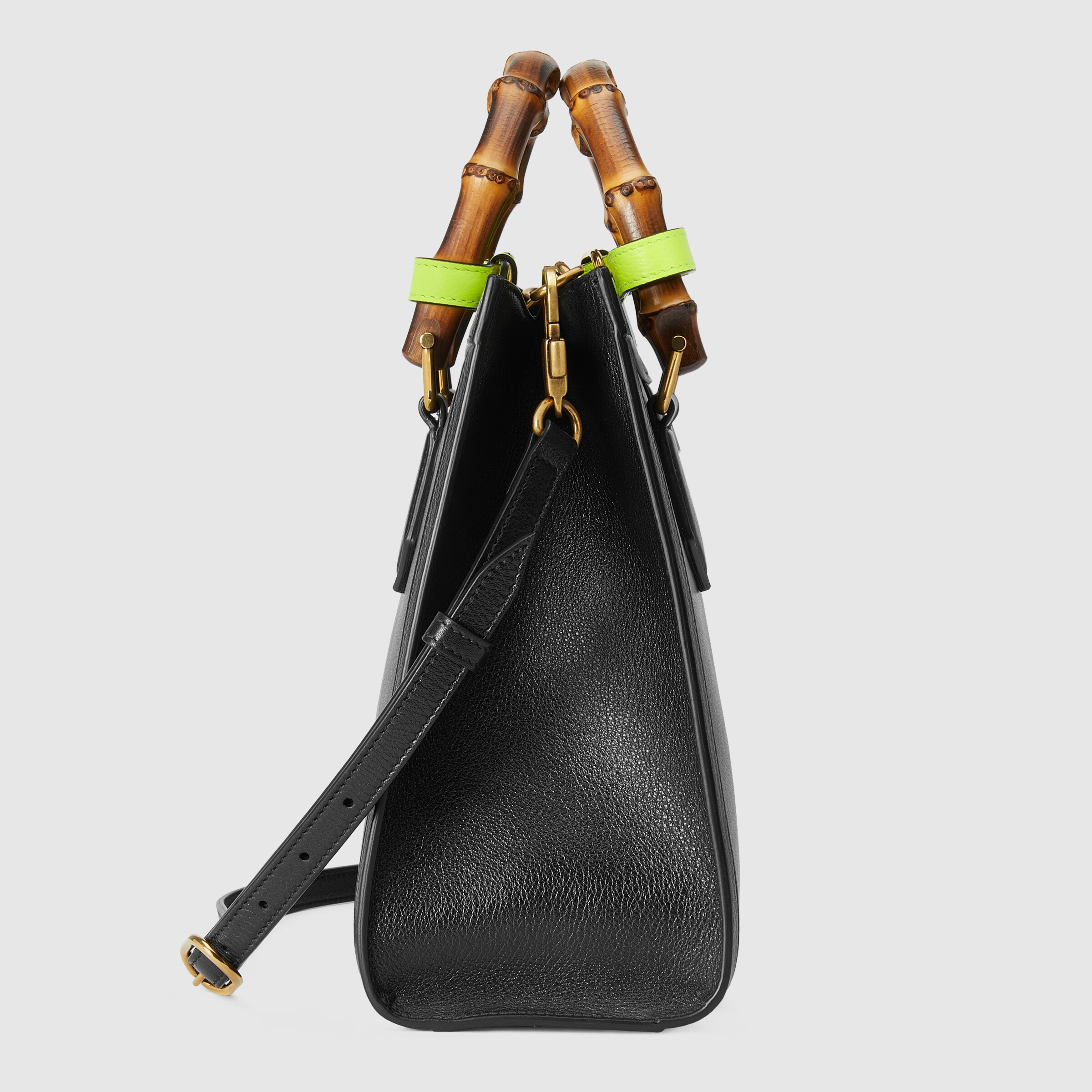 660195_17QDT_1175_004_067_0000_Light-Gucci-Diana-small-tote-bag.jpg