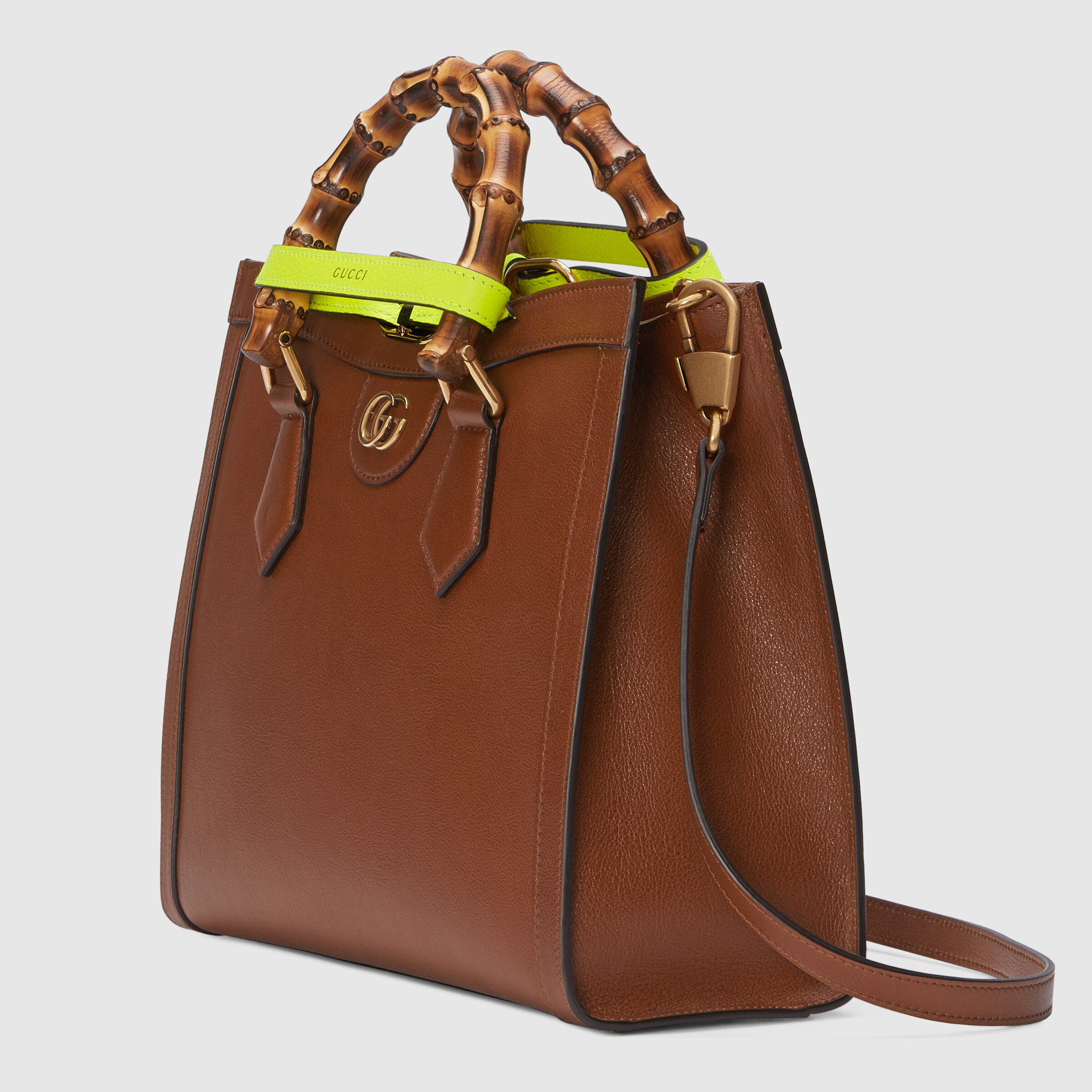 660195_17QDT_2582_002_067_0000_Light-Gucci-Diana-small-tote-bag.jpg