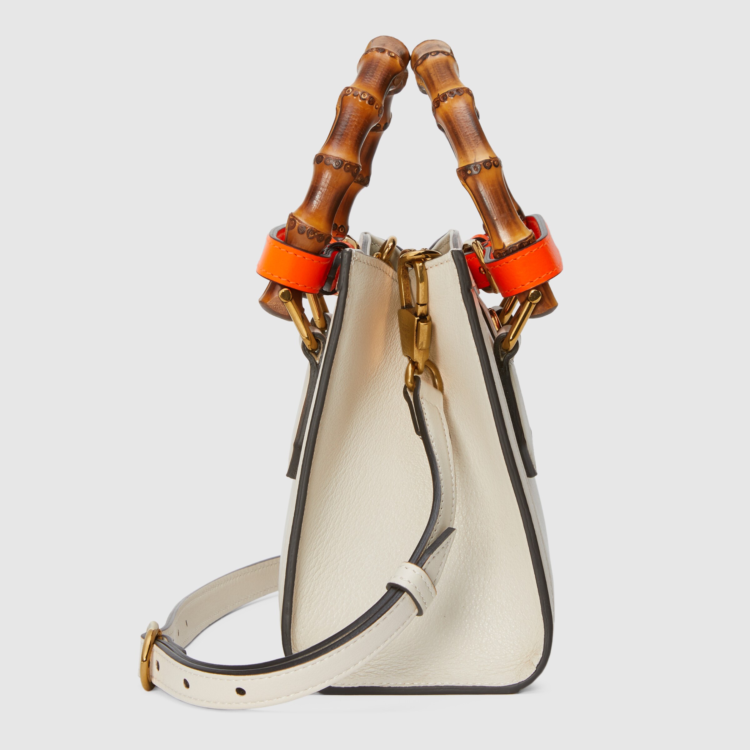 655661_17QDT_9060_004_058_0000_Light-Gucci-Diana-mini-tote-bag.jpg
