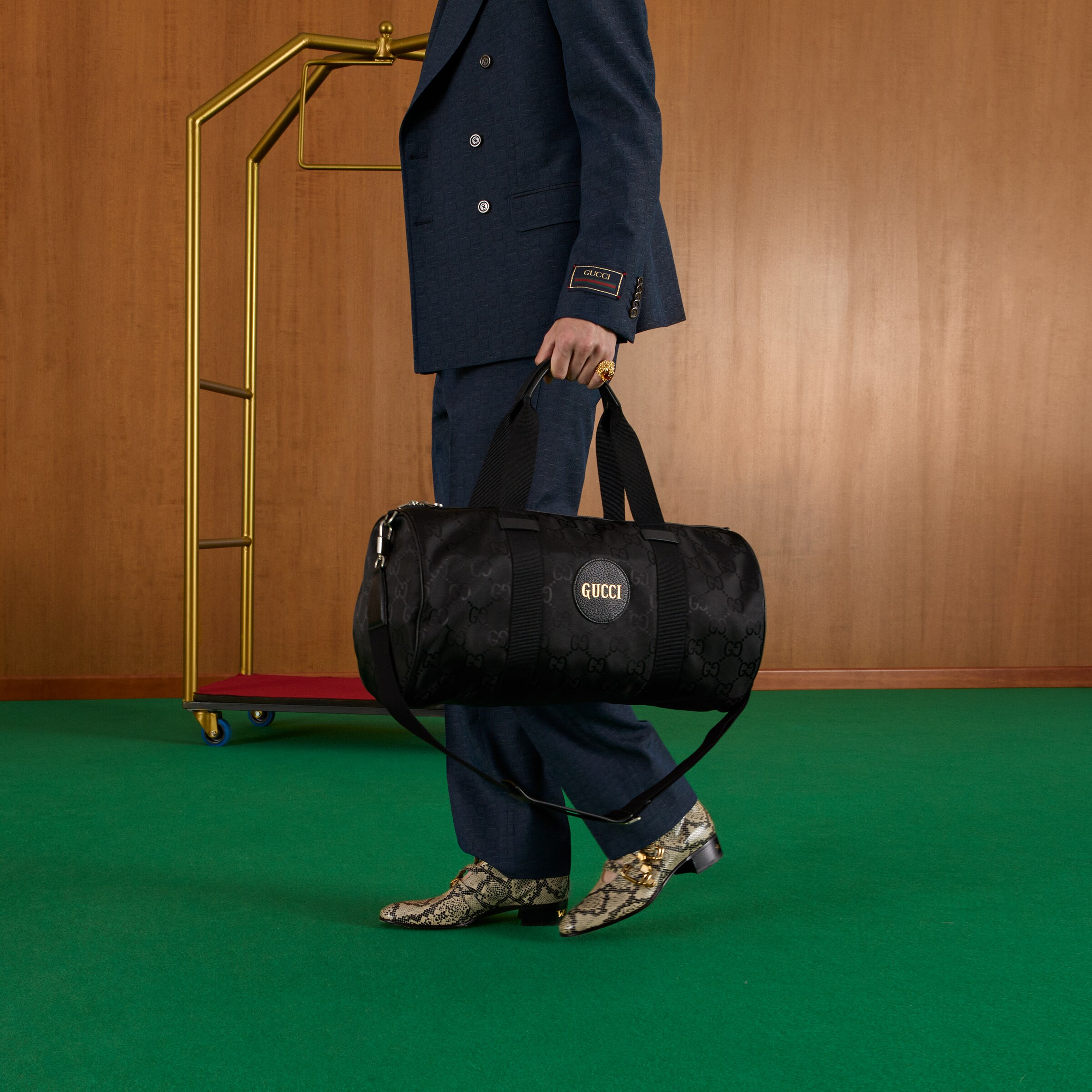 658632_H9HVN_1000_004_100_0000_Light-Gucci-Off-The-Grid-duffle-bag.jpg