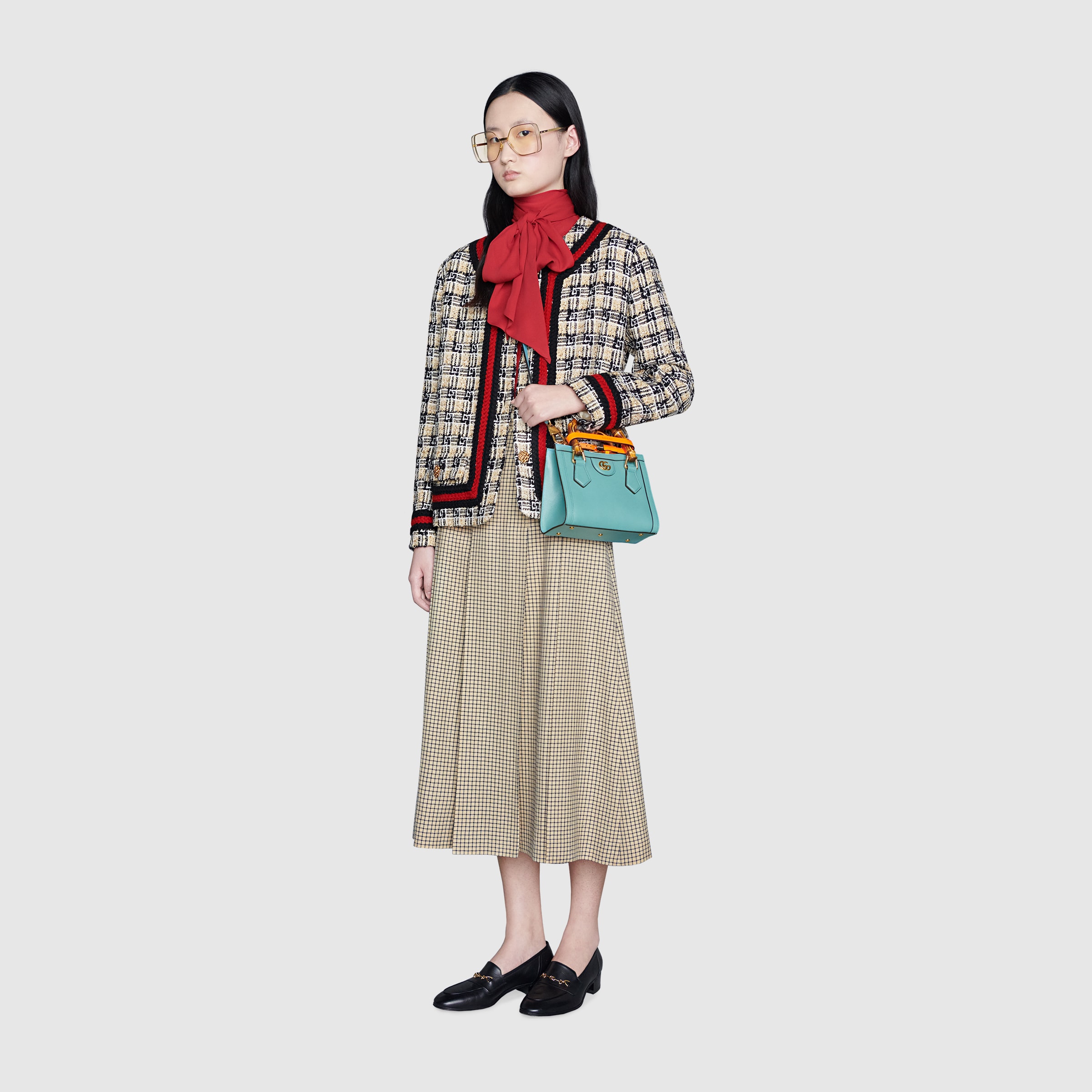 655661_17QDT_4972_005_100_0000_Light-Gucci-Diana-mini-tote-bag.jpg
