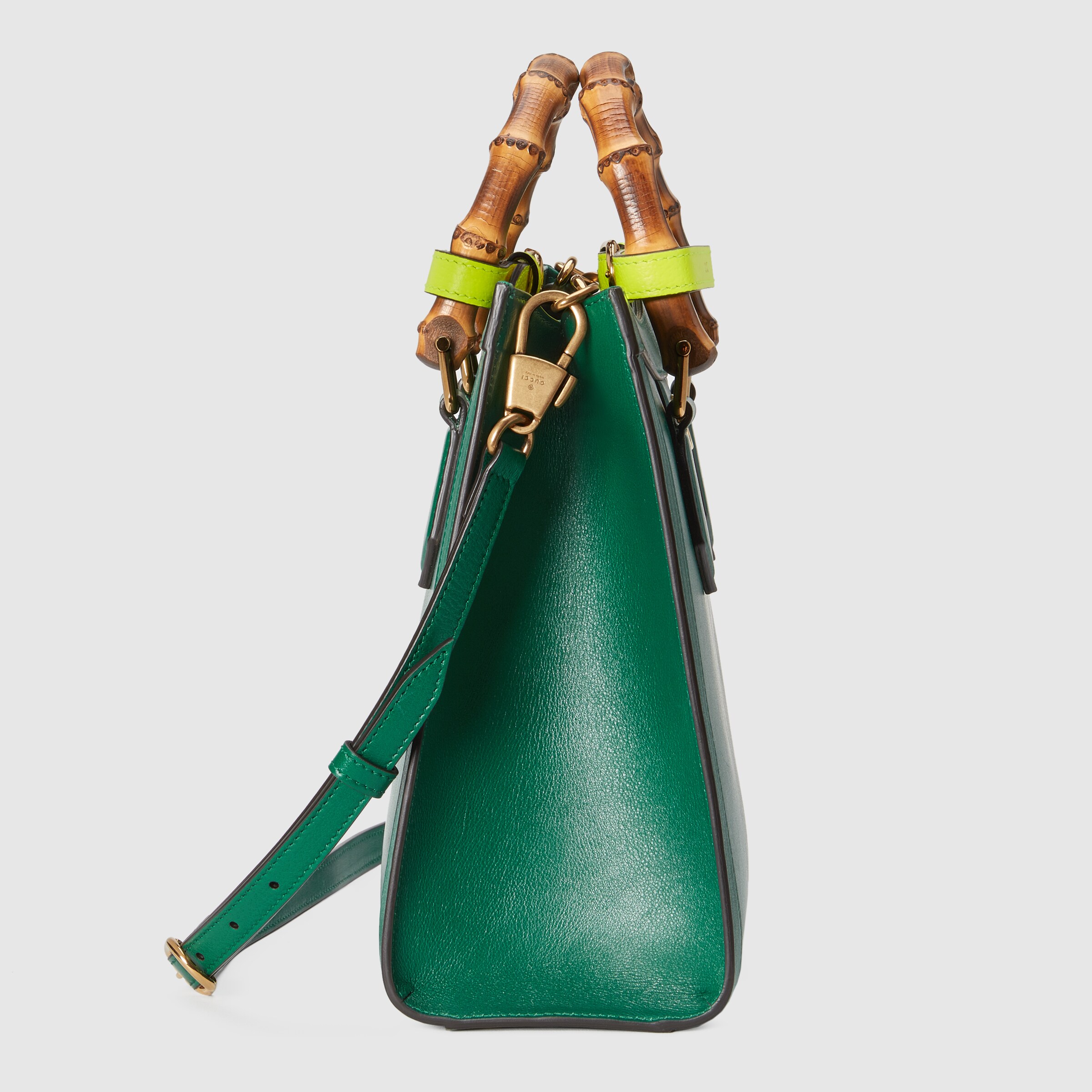 660195_17QDT_3177_004_067_0000_Light-Gucci-Diana-small-tote-bag.jpg