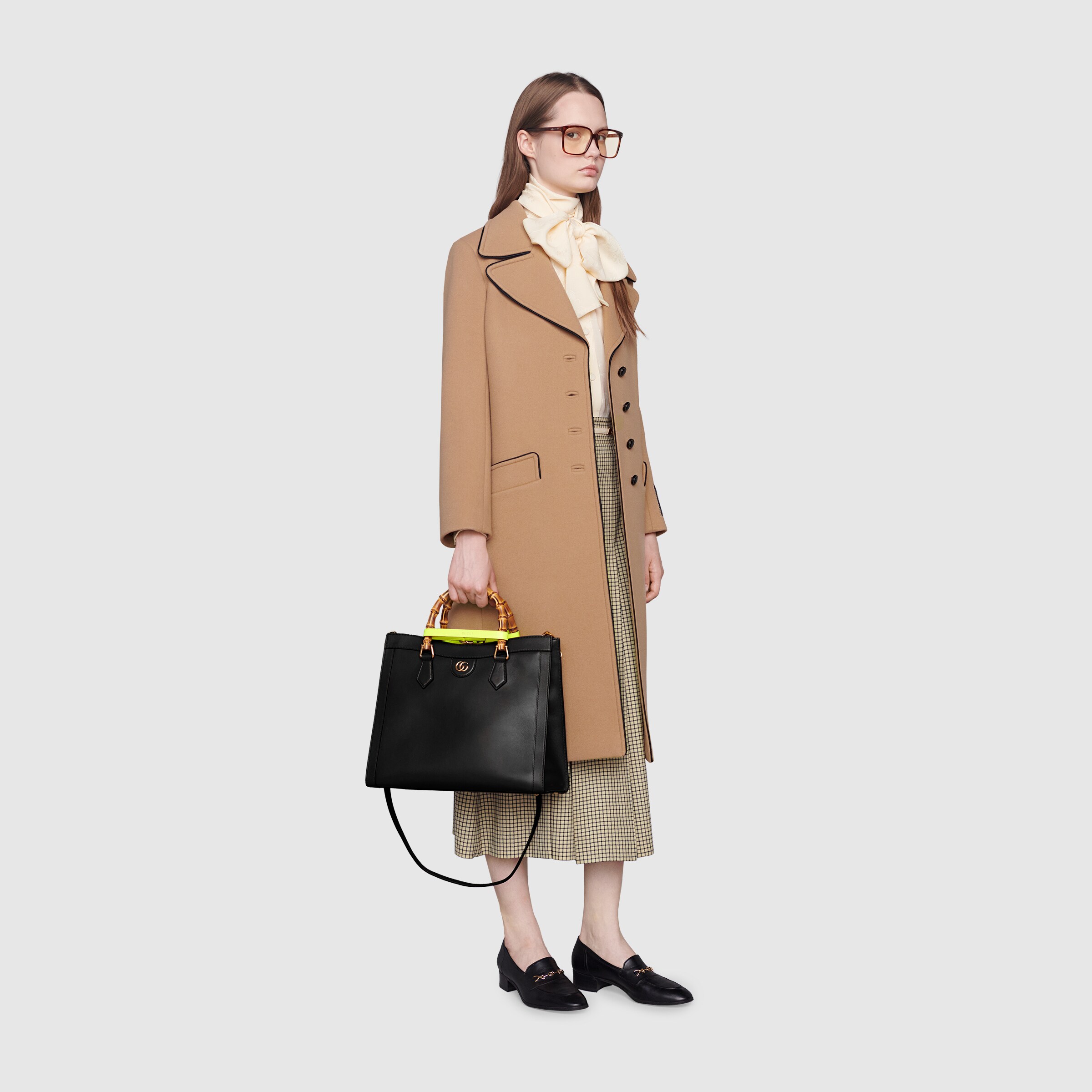 655658_17QDT_1175_005_100_0000_Light-Gucci-Diana-medium-tote-bag.jpg
