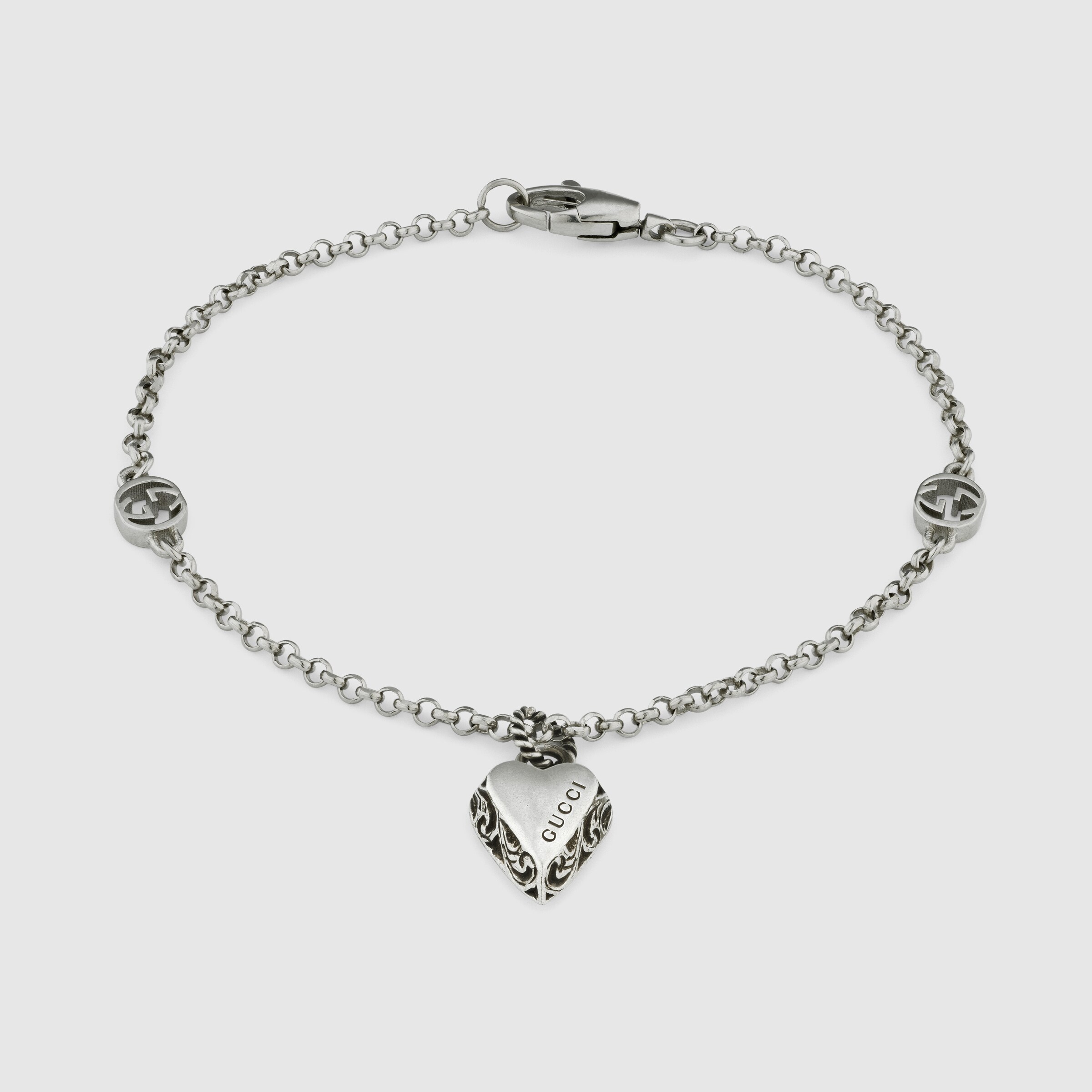 678905_J89B0_9515_001_100_0000_Light-Gucci-heart-pendant-bracelet.jpg
