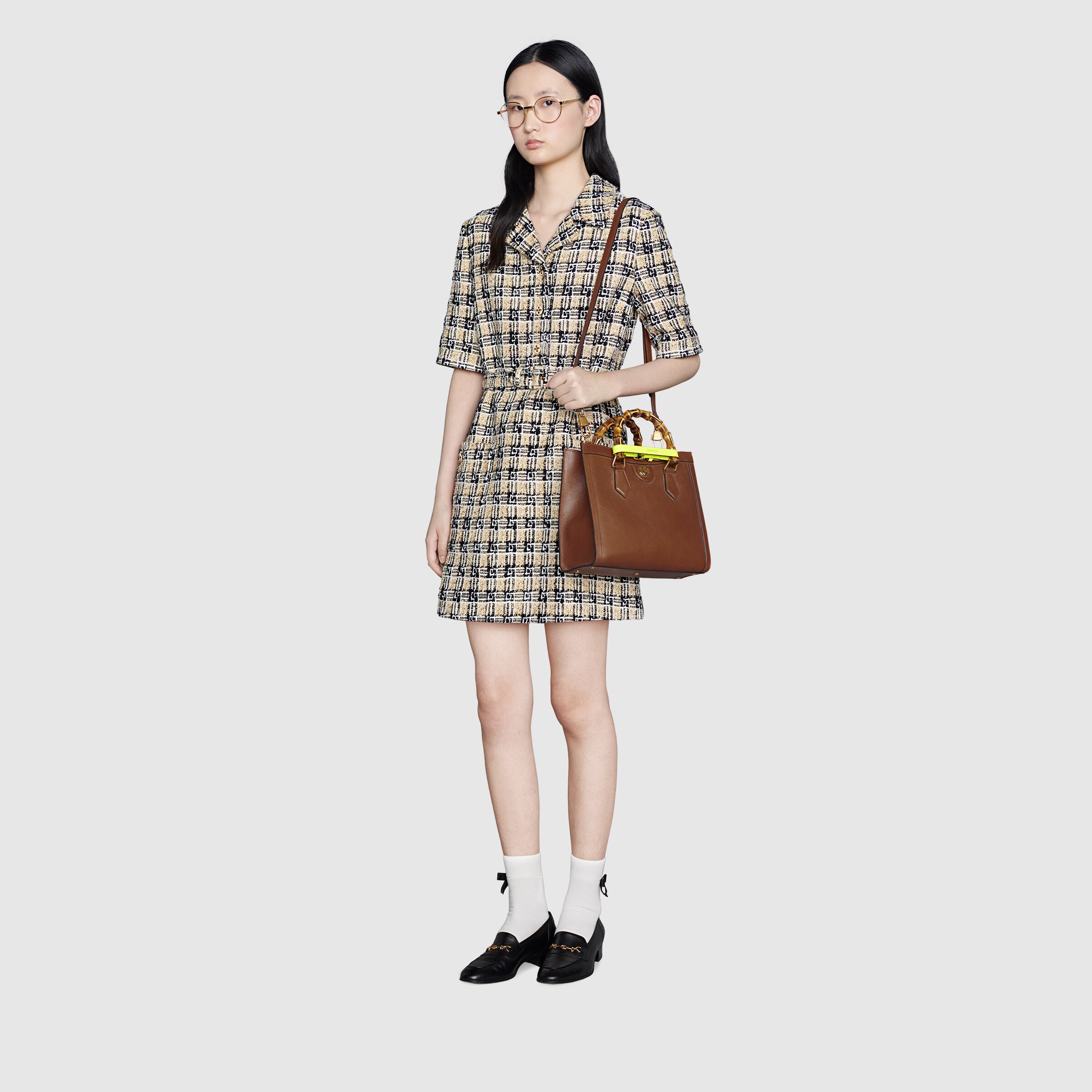 660195_17QDT_2582_011_100_0000_Light-Gucci-Diana-small-tote-bag.jpg