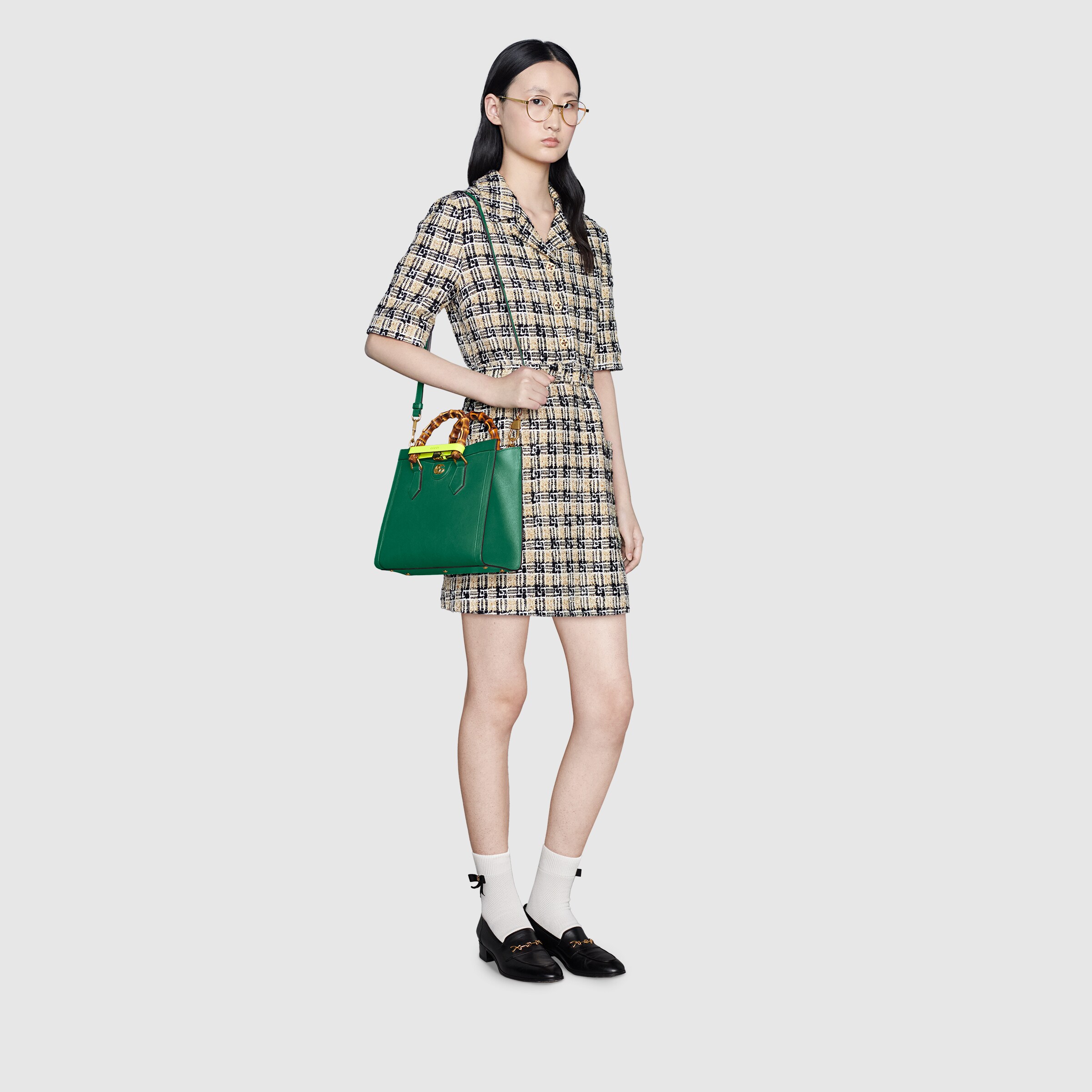 660195_17QDT_3177_011_100_0000_Light-Gucci-Diana-small-tote-bag.jpg