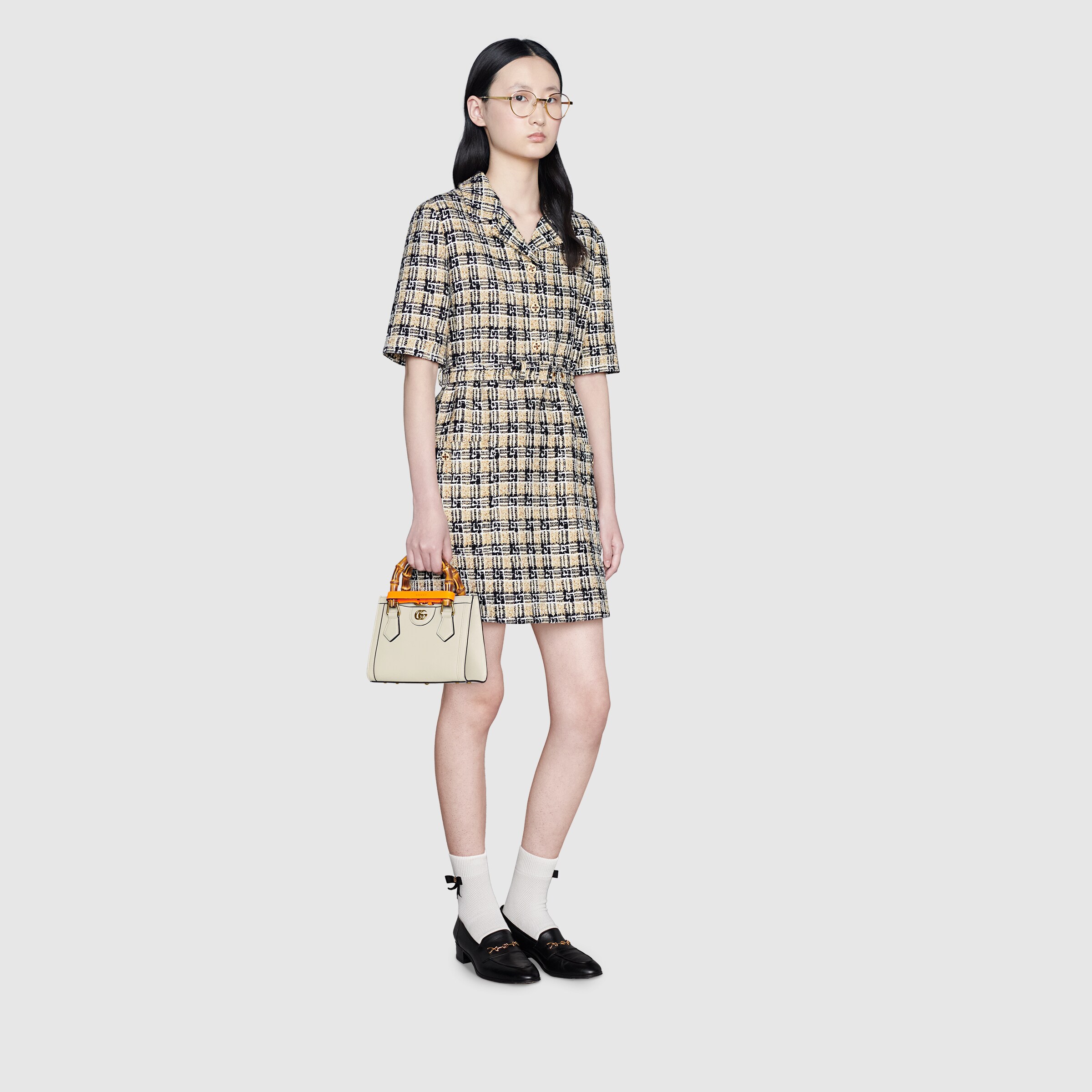 655661_17QDT_9060_011_100_0000_Light-Gucci-Diana-mini-tote-bag.jpg