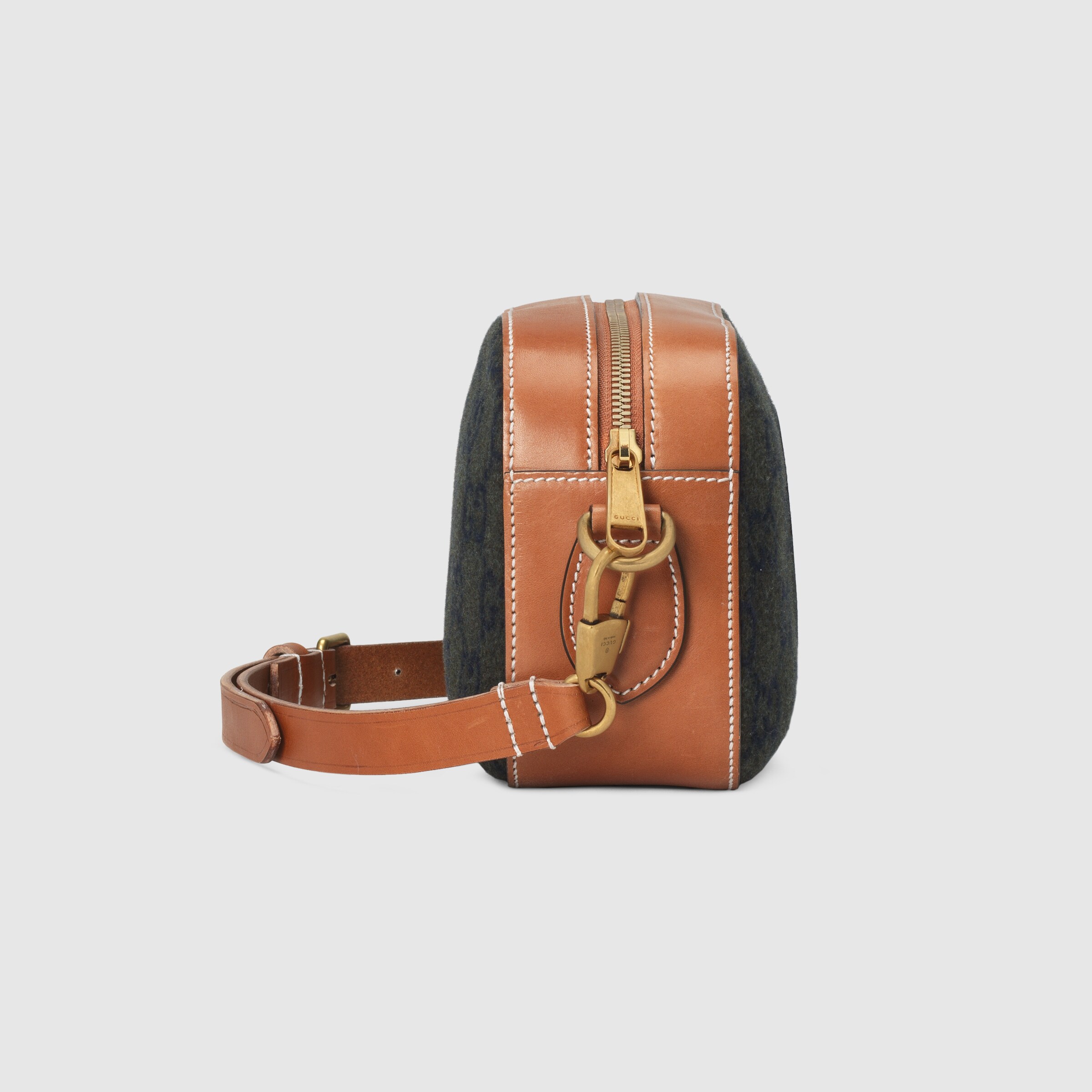 671625_2K3ET_3380_004_075_0000_Light-Shoulder-bag-with-Gucci-Script-logo.jpg