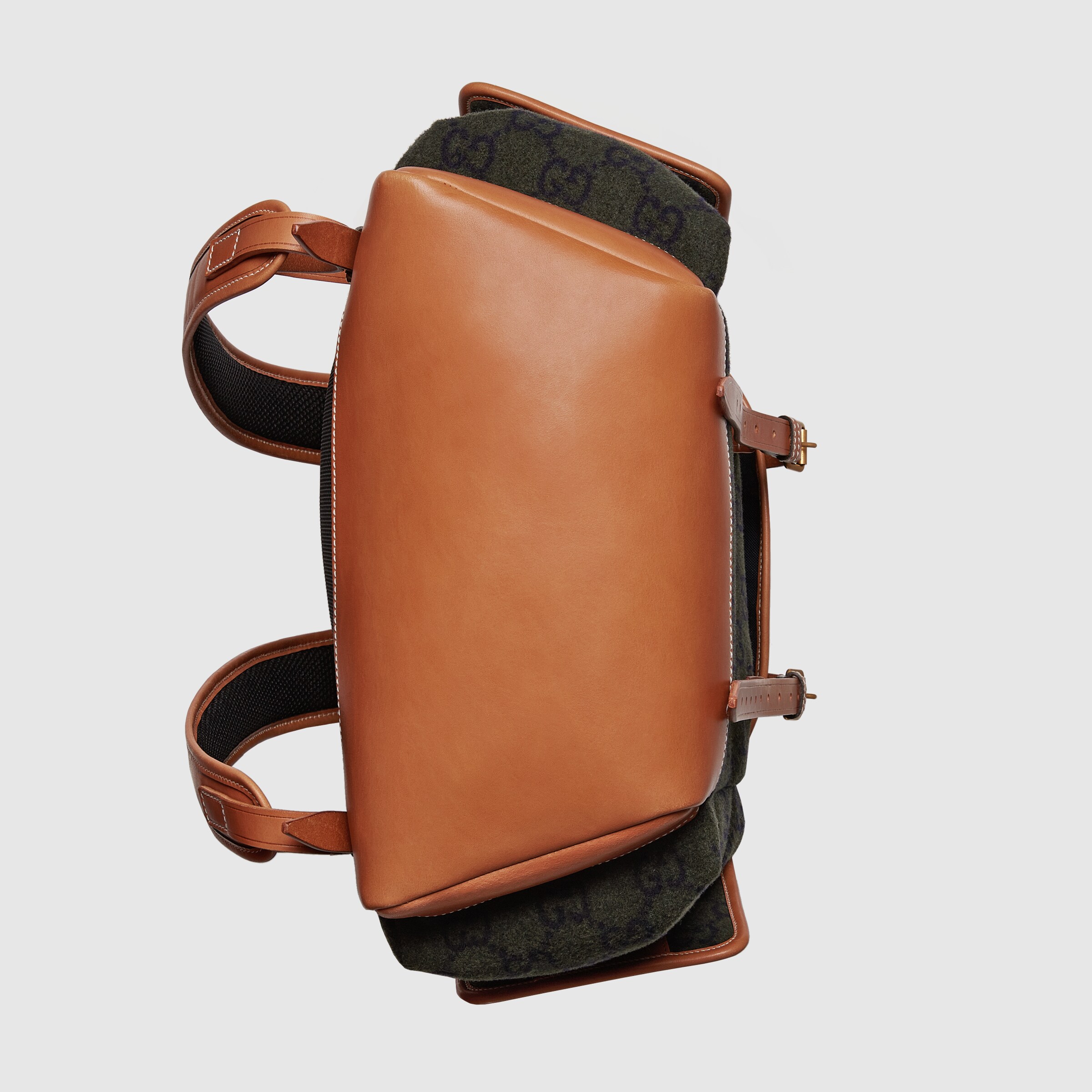 681246_2K3CT_3381_009_100_0000_Light-Backpack-with-Gucci-Script-logo.jpg