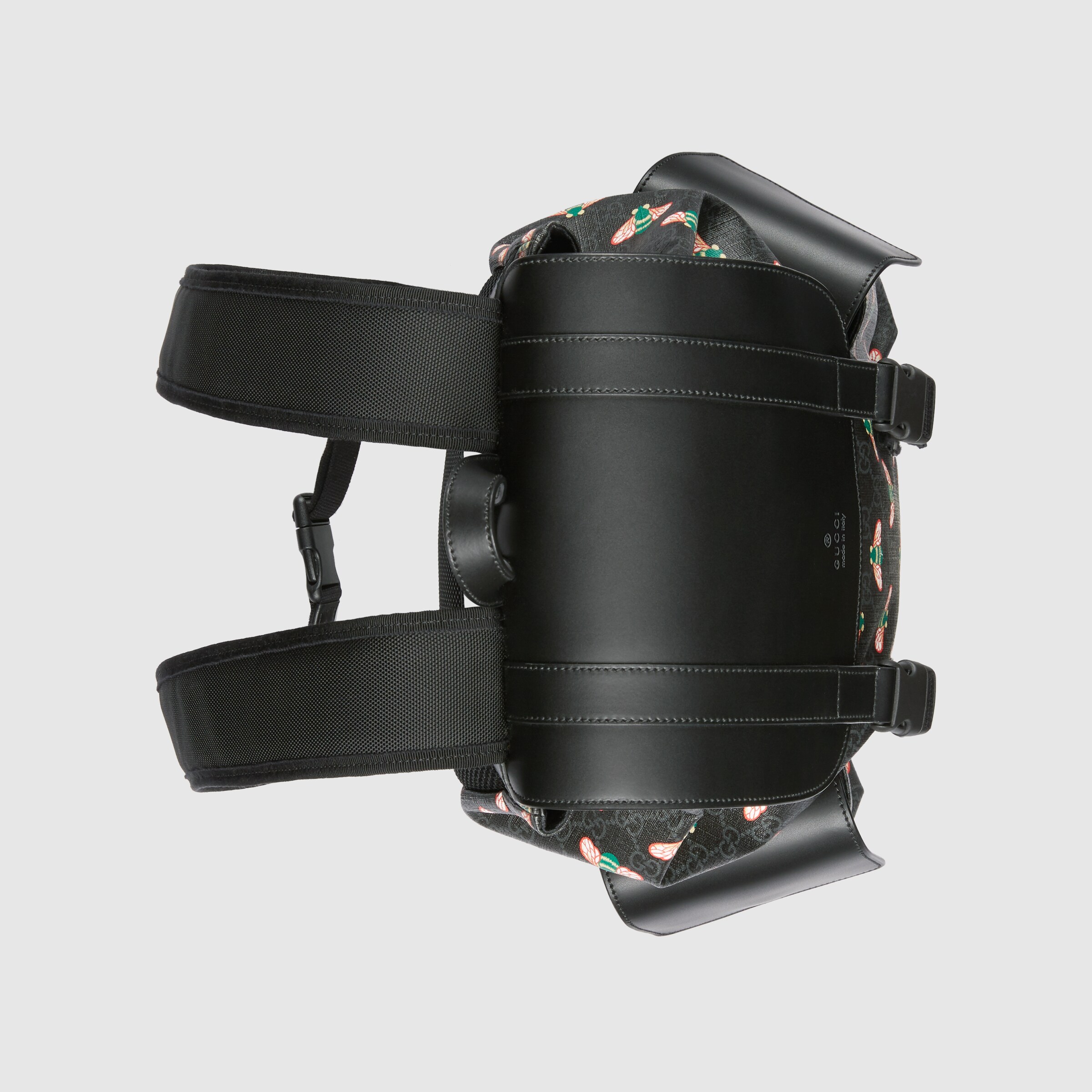 495563_UIECN_1058_006_100_0000_Light-Gucci-Bestiary-backpack-with-bees.jpg