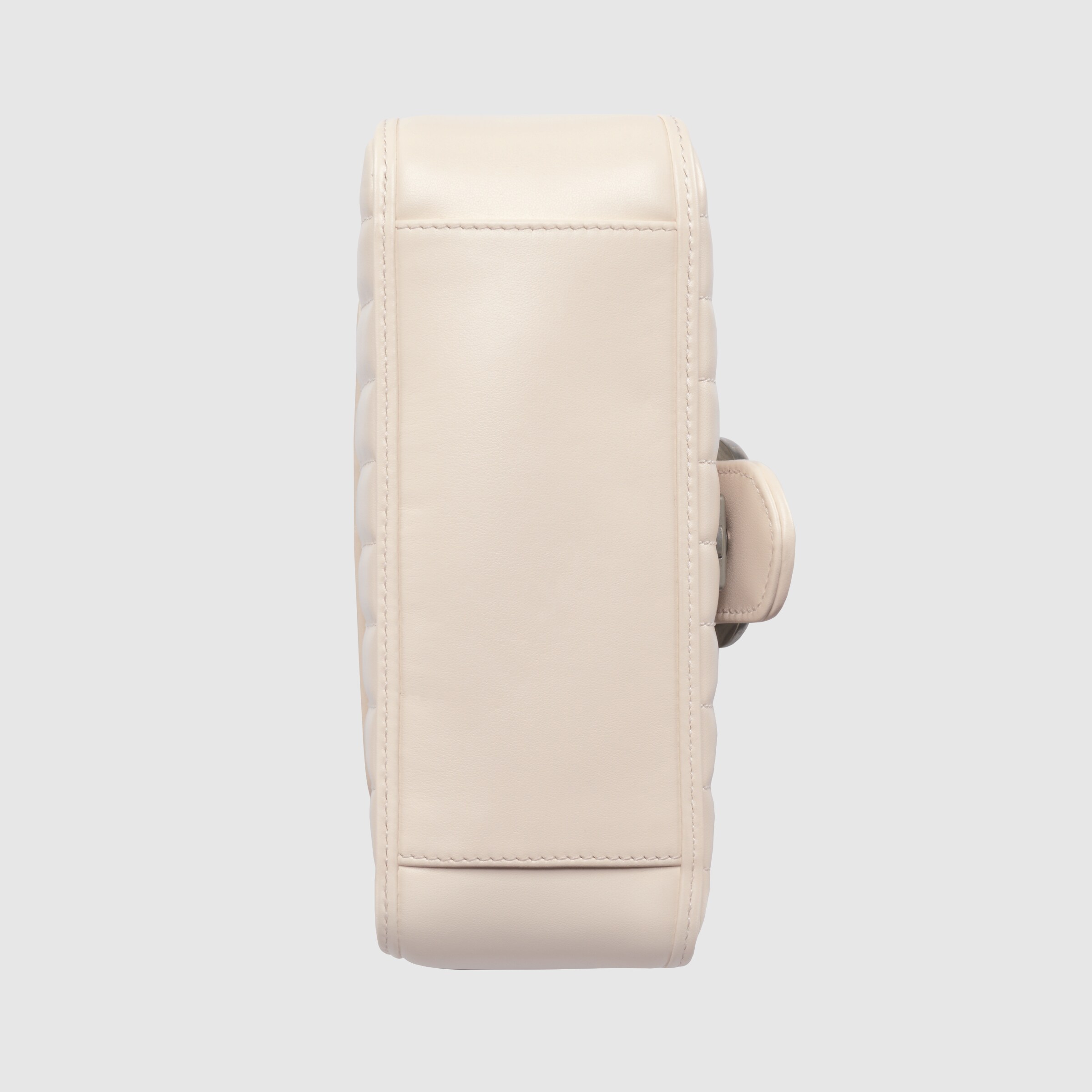 583571_UM8AN_9022_009_058_0032_Light-GG-Marmont-mini-top-handle-bag.jpg