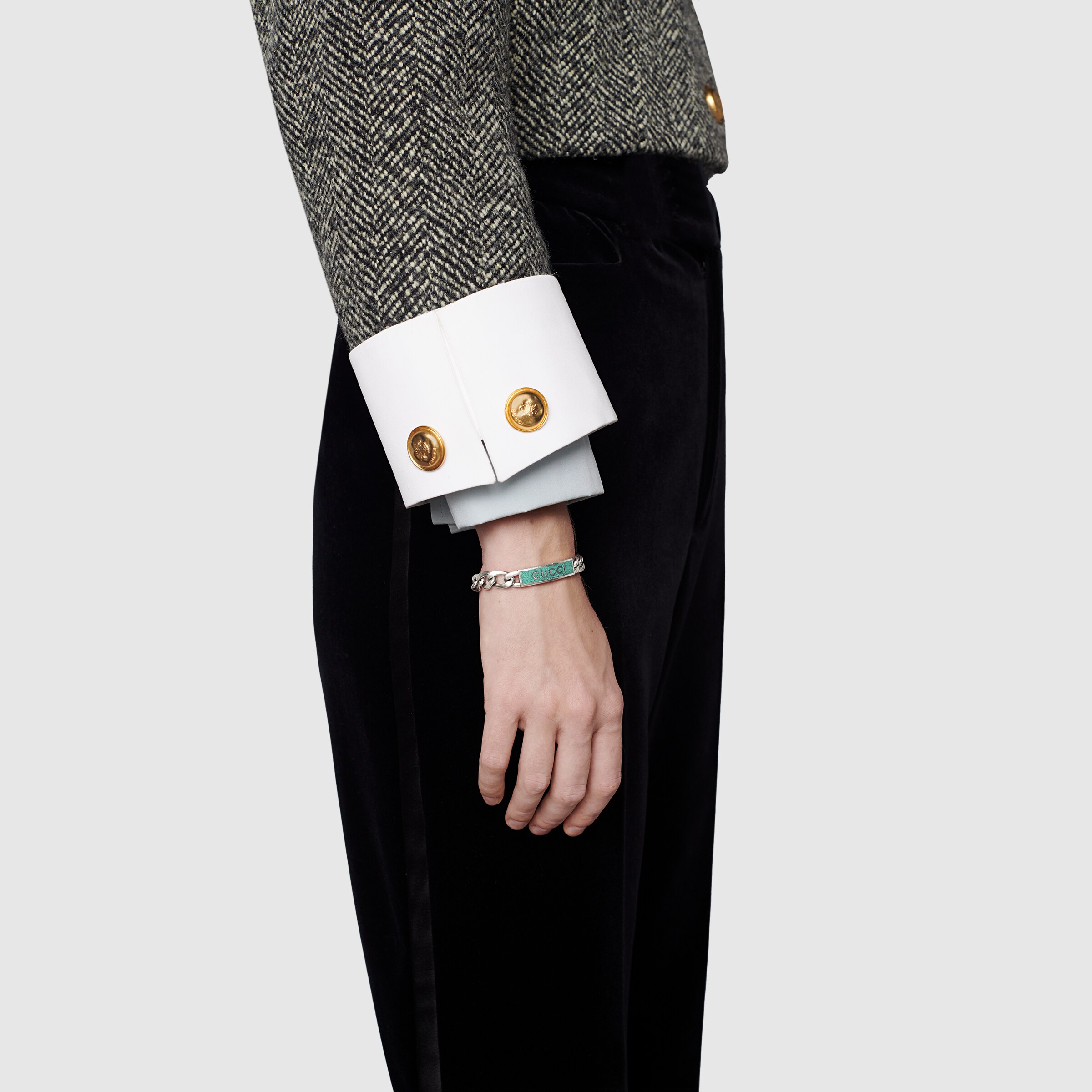 678712_J8410_9071_009_100_0000_Light-Enamel-bracelet-with-Gucci-logo.jpg