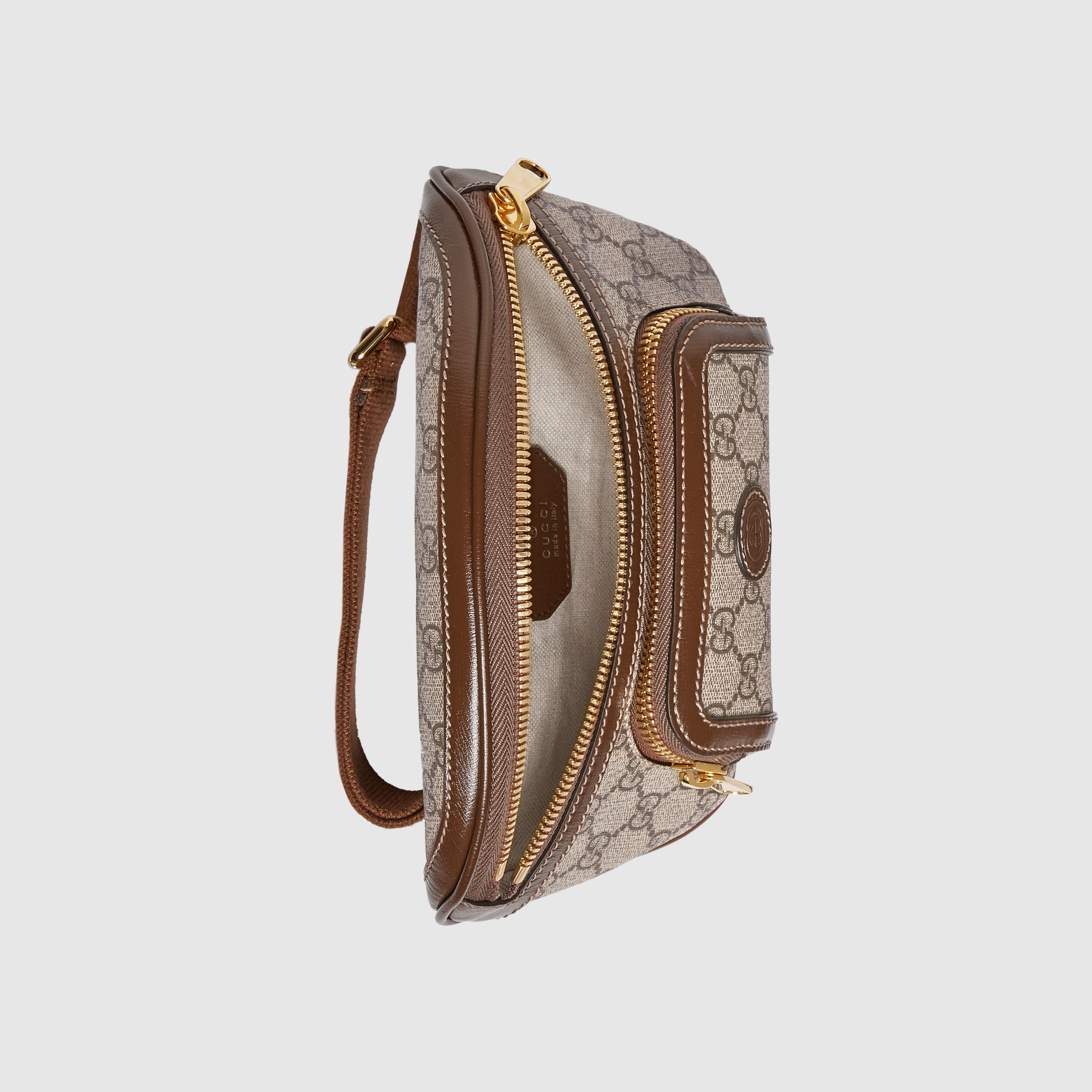 682933_92THG_8563_007_074_0000_Light-Belt-bag-with-Interlocking-G.jpg